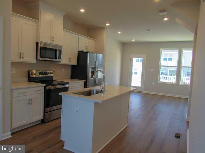 PRESIDENTS POINTE - Residential Lease