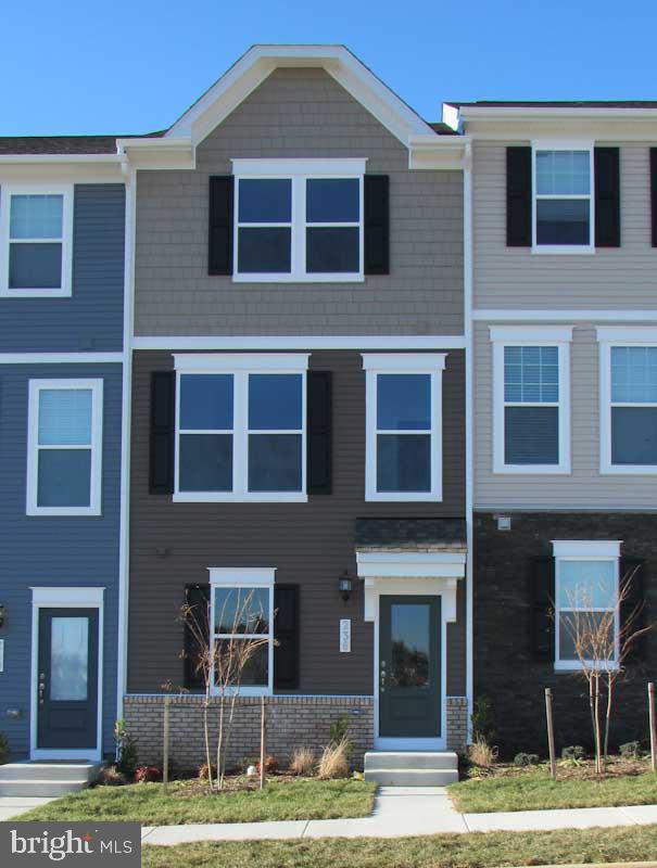 Nearly new! Welcome home to this 2 bedroom, 2 1/2 bath townhome with 1 car garage. Near shopping and major roads. No smoking, No pets. Background/credit check required.