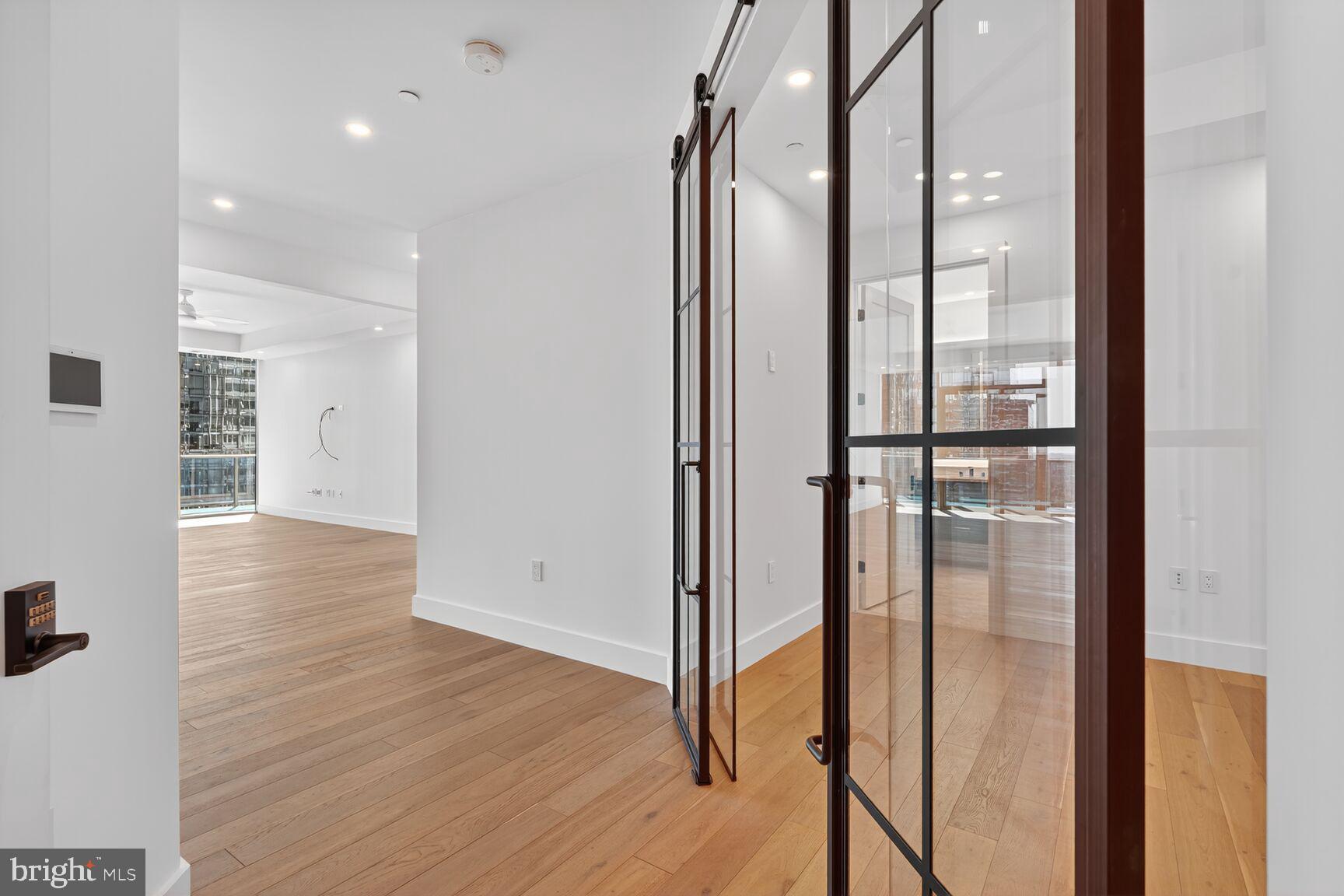 TURNBERRY TOWER - Residential