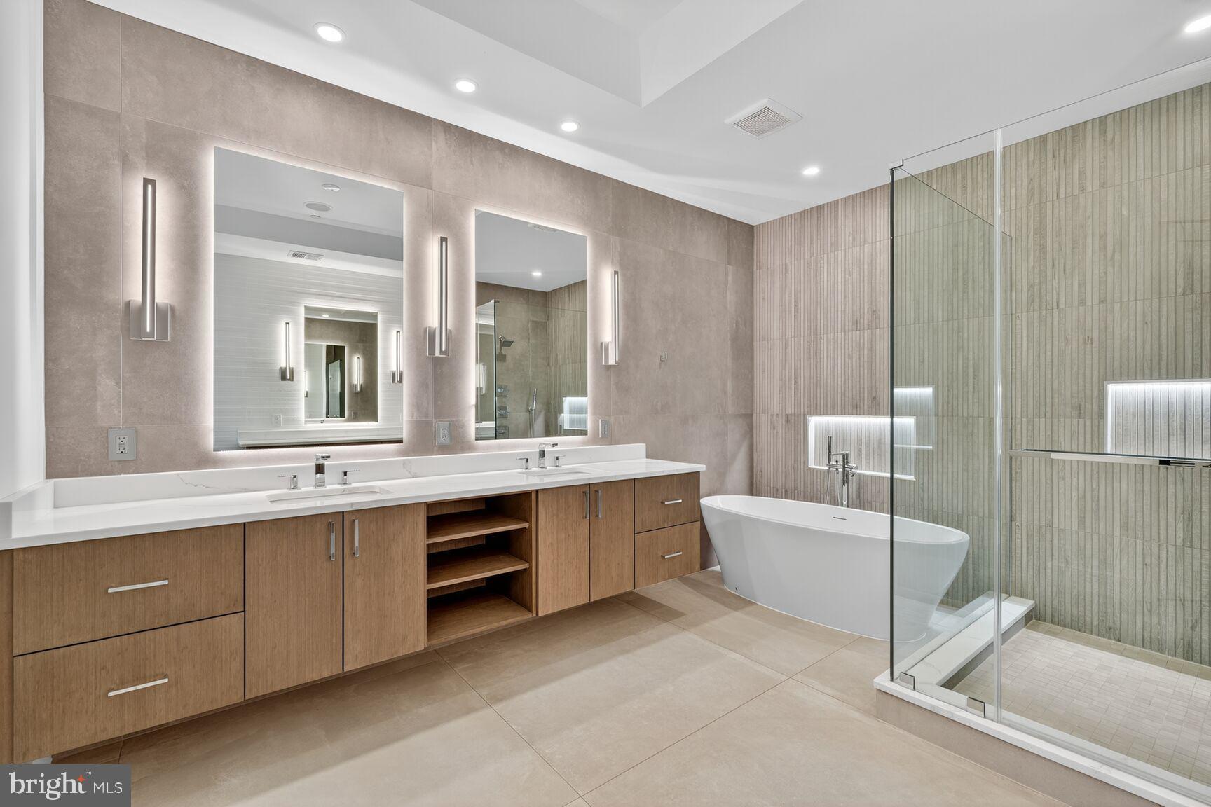 TURNBERRY TOWER - Residential