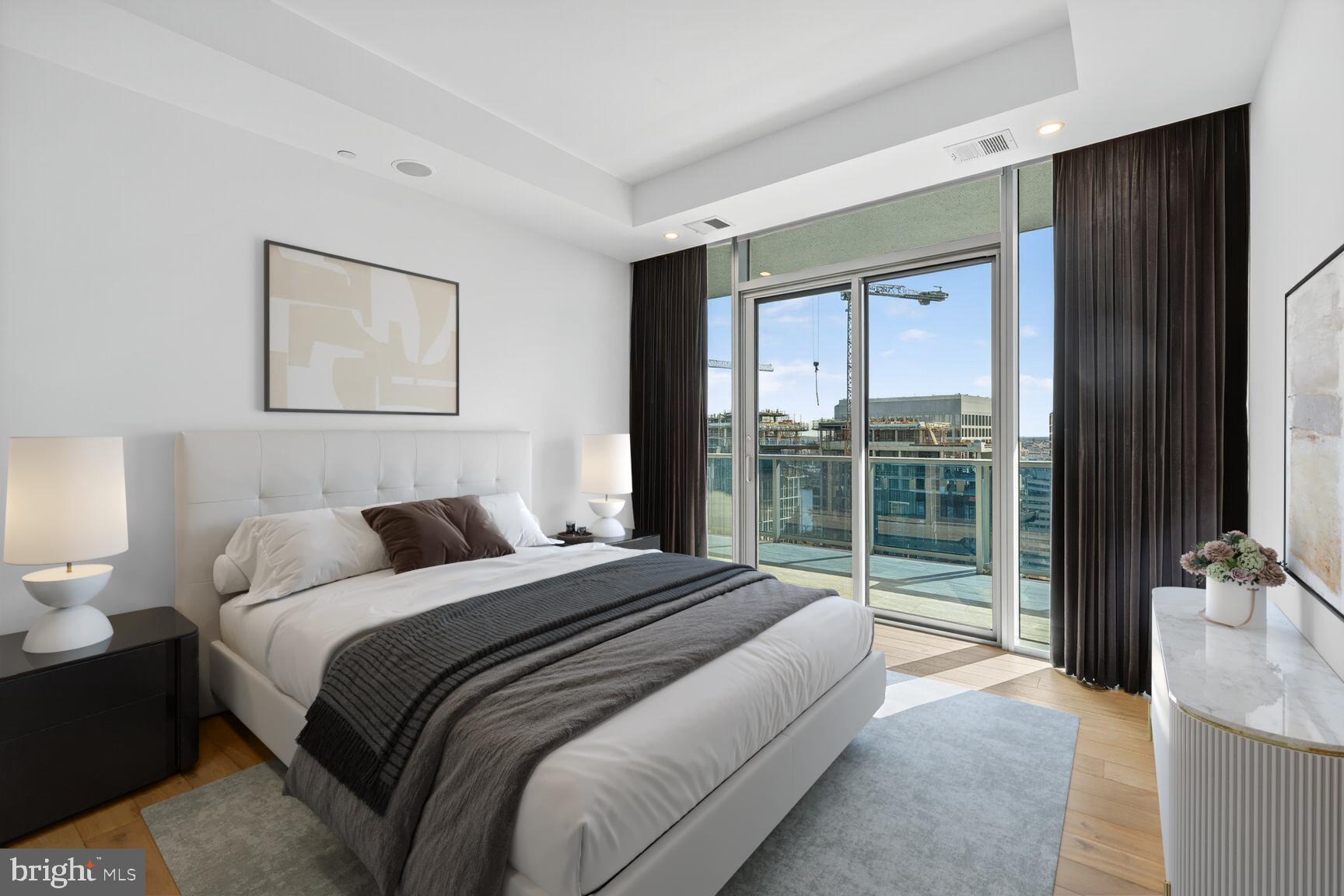 TURNBERRY TOWER - Residential