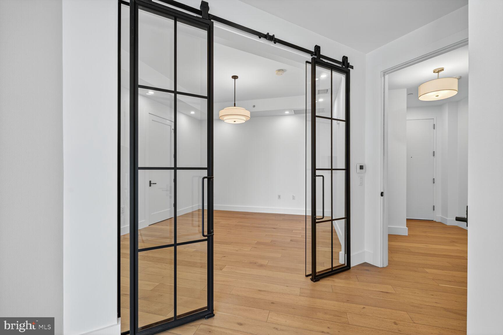 TURNBERRY TOWER - Residential