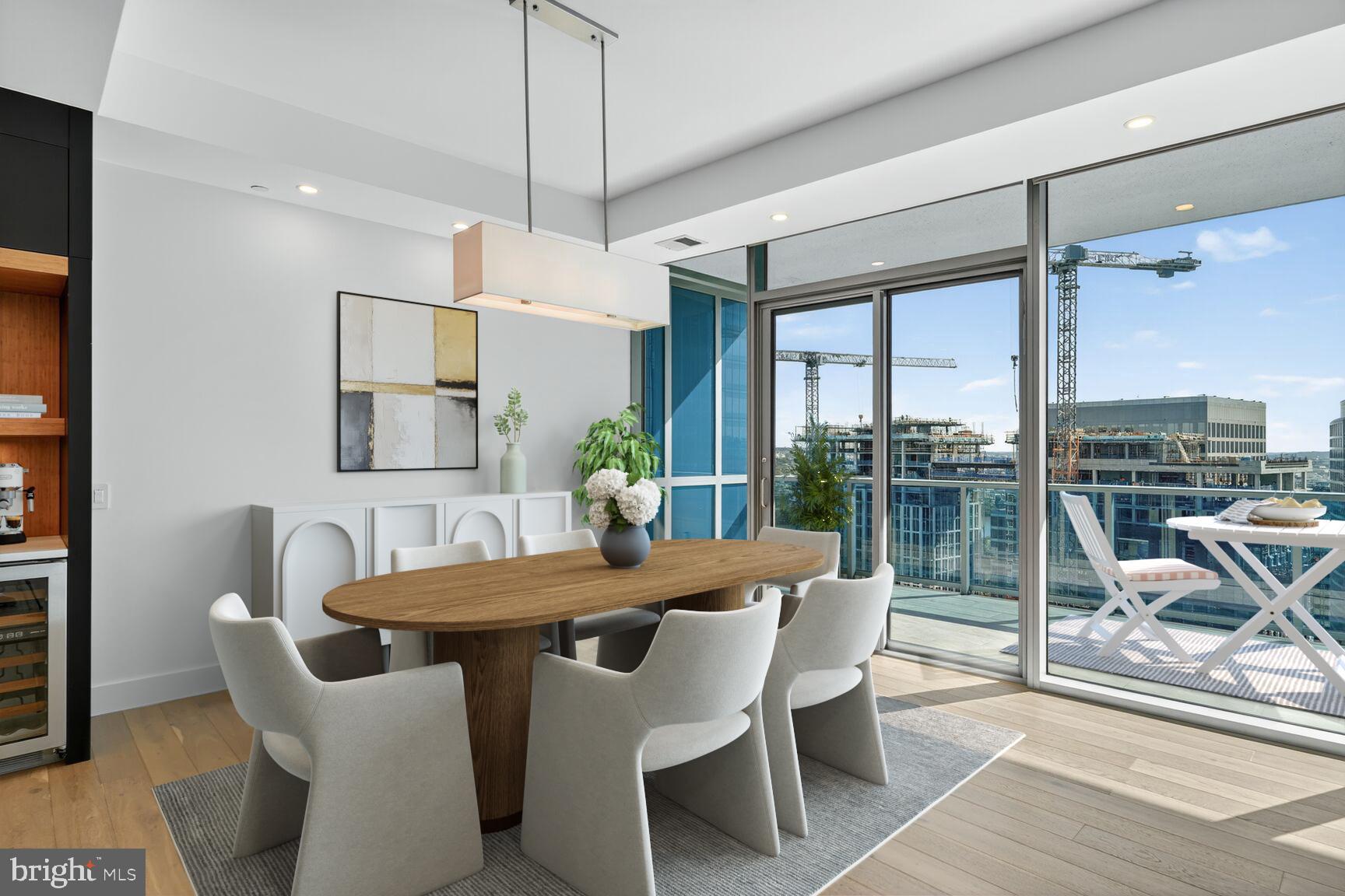 TURNBERRY TOWER - Residential