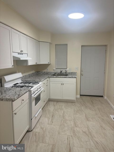 Townhouse For Rent - 727 Berkley Street<br/> CAMDEN, NJ 08103