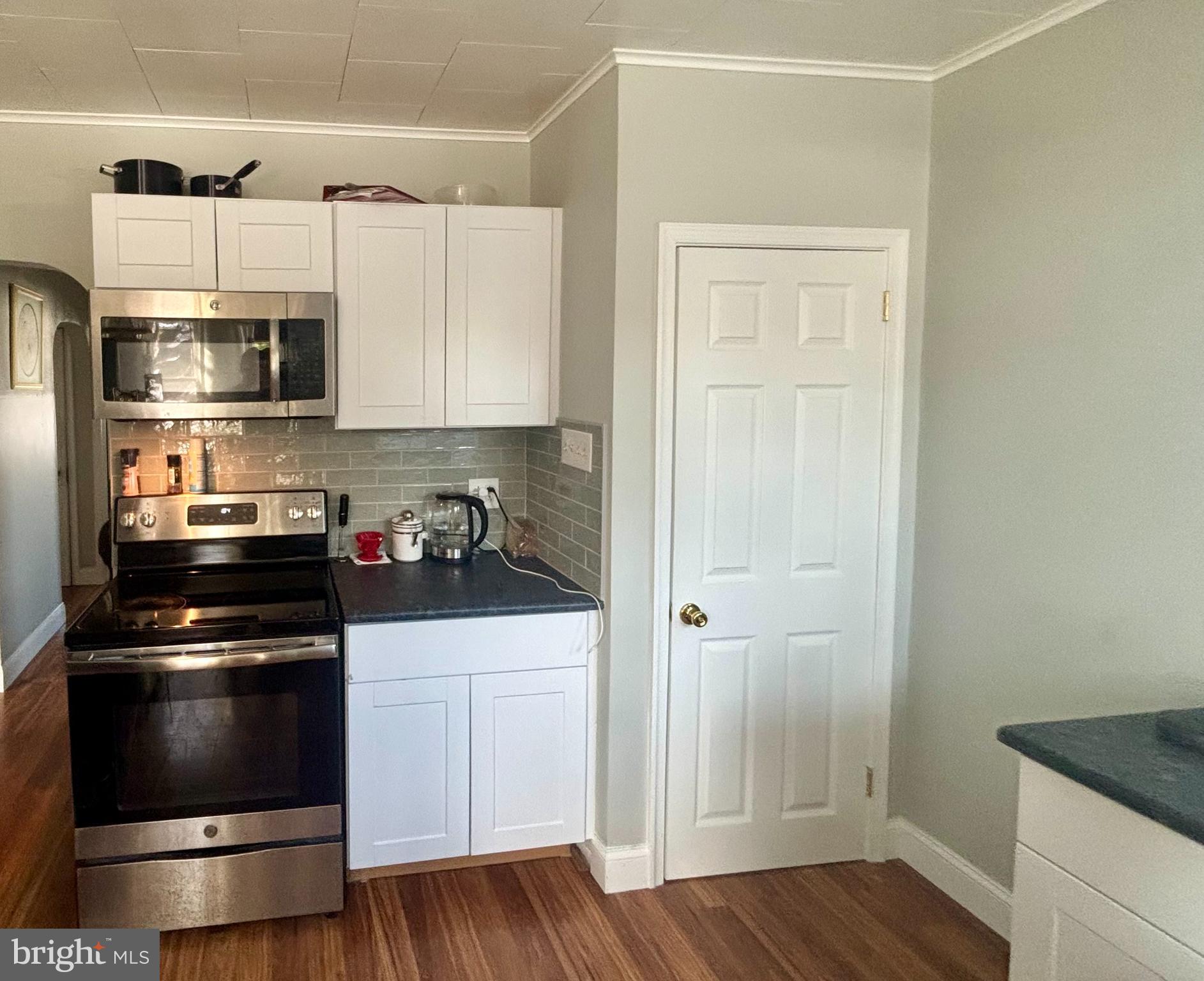 SHADY GROVE MANOR - Residential