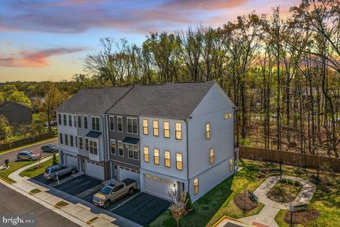 Photo of 14665 Battery Ridge Lane, CENTREVILLE, VA 20120 (MLS # VAFX2300986)