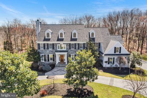 8 DOVECOTE LANE MALVERN PA 19355
