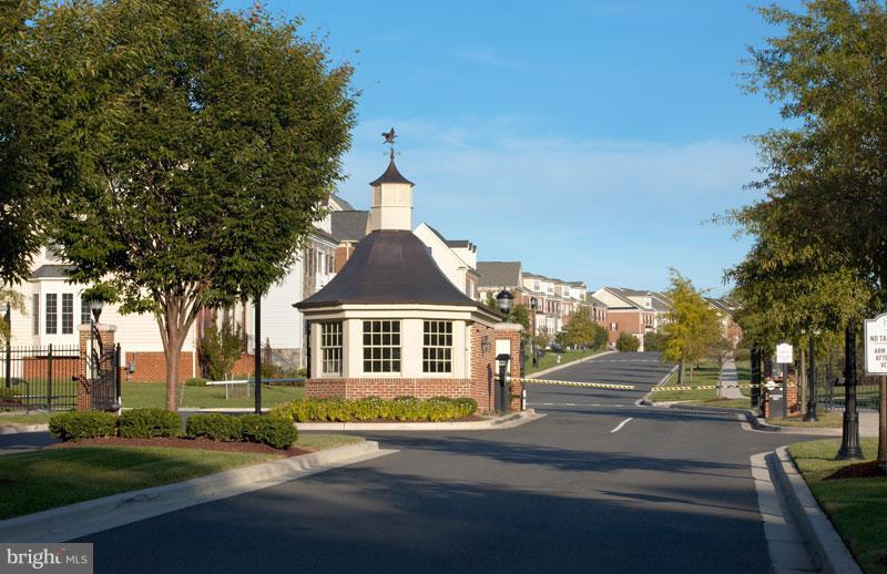 OAK CREEK - Residential