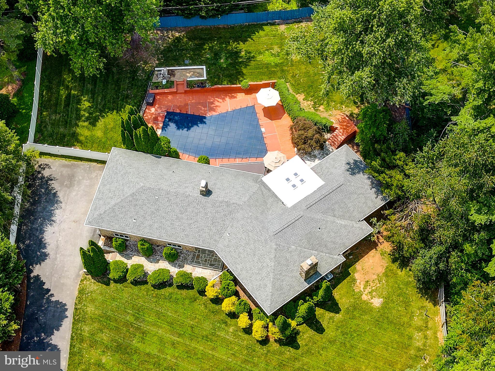 LONG QUARTER - Residential