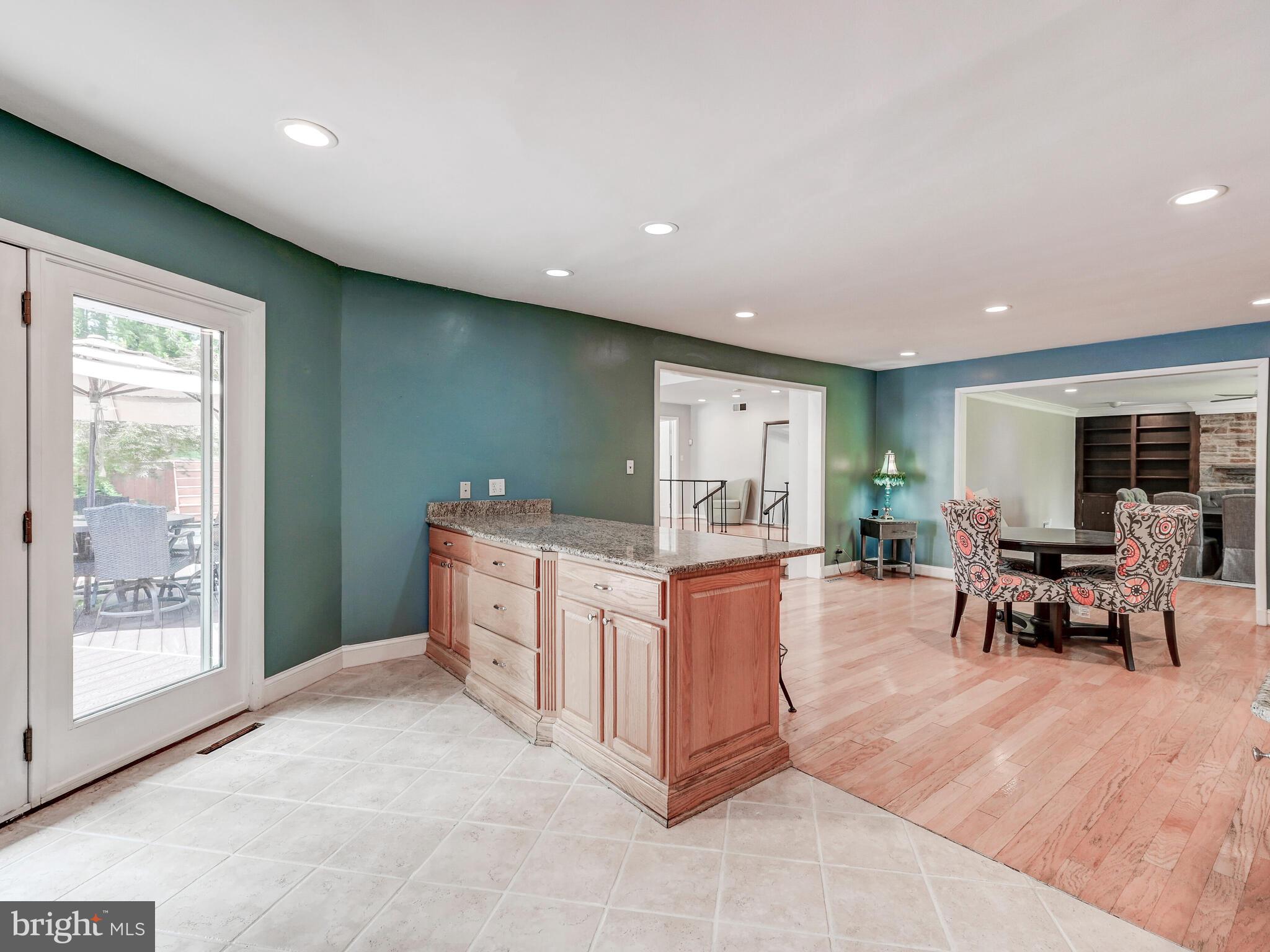 LONG QUARTER - Residential