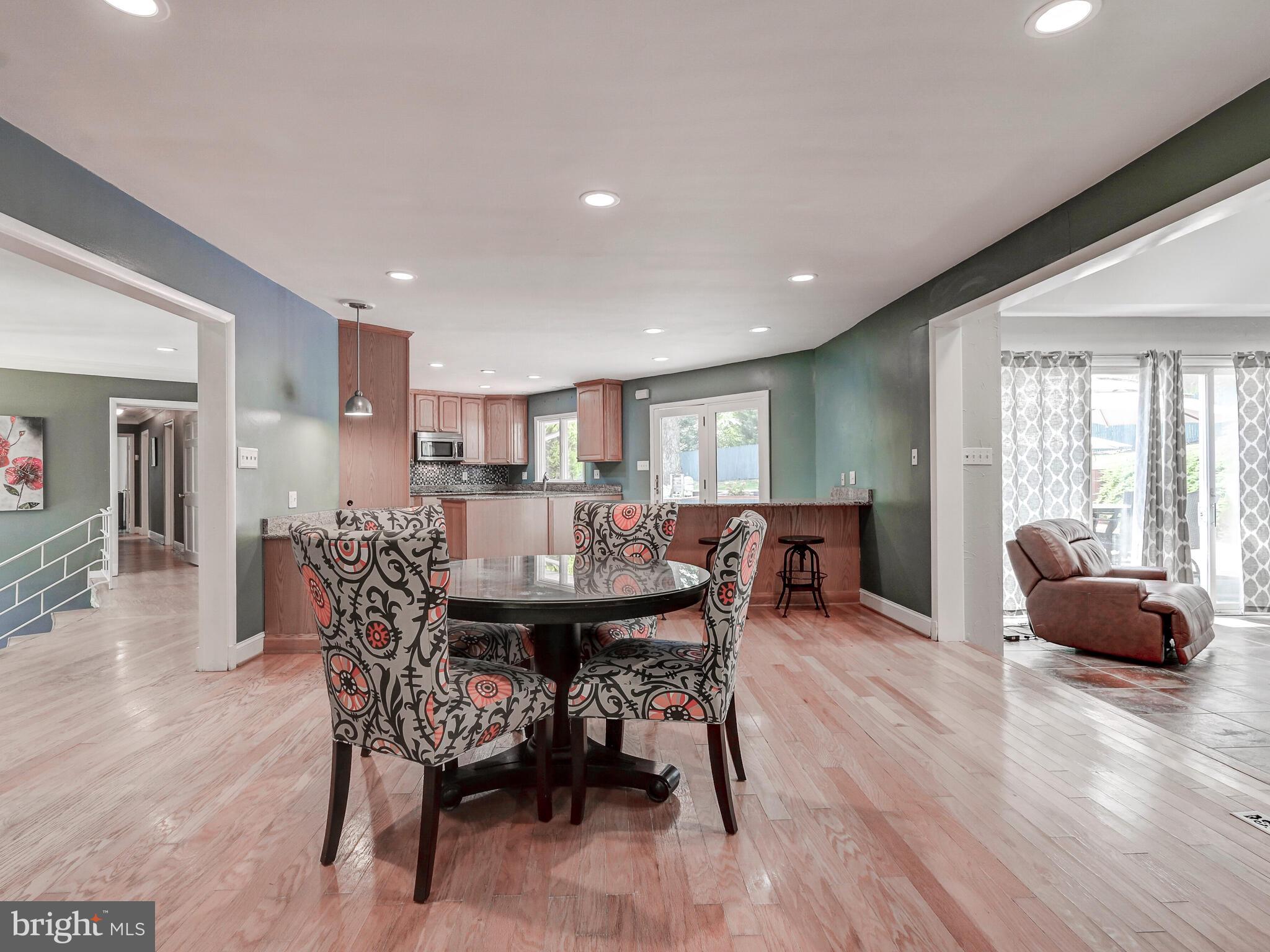 LONG QUARTER - Residential