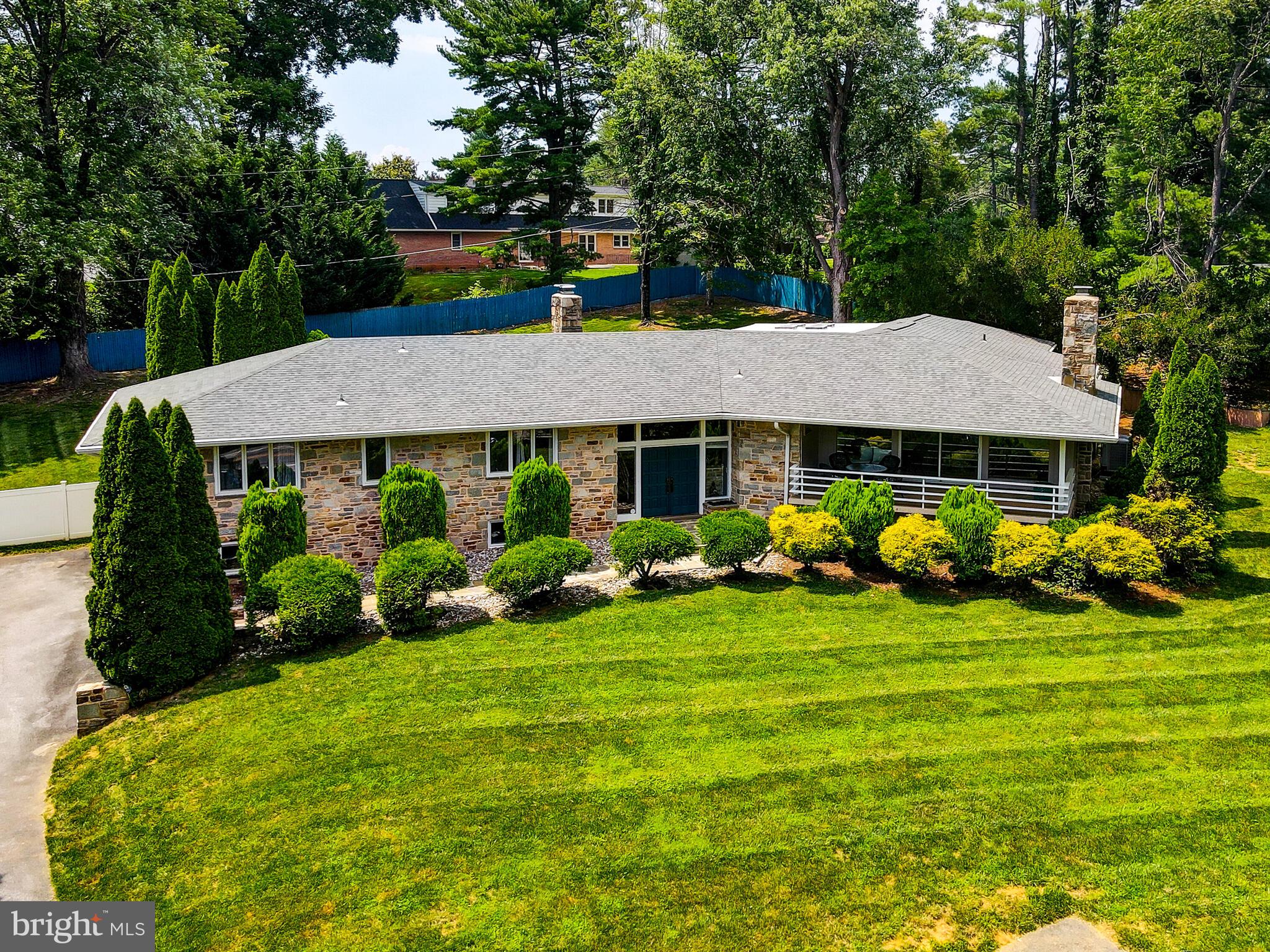 LONG QUARTER - Residential