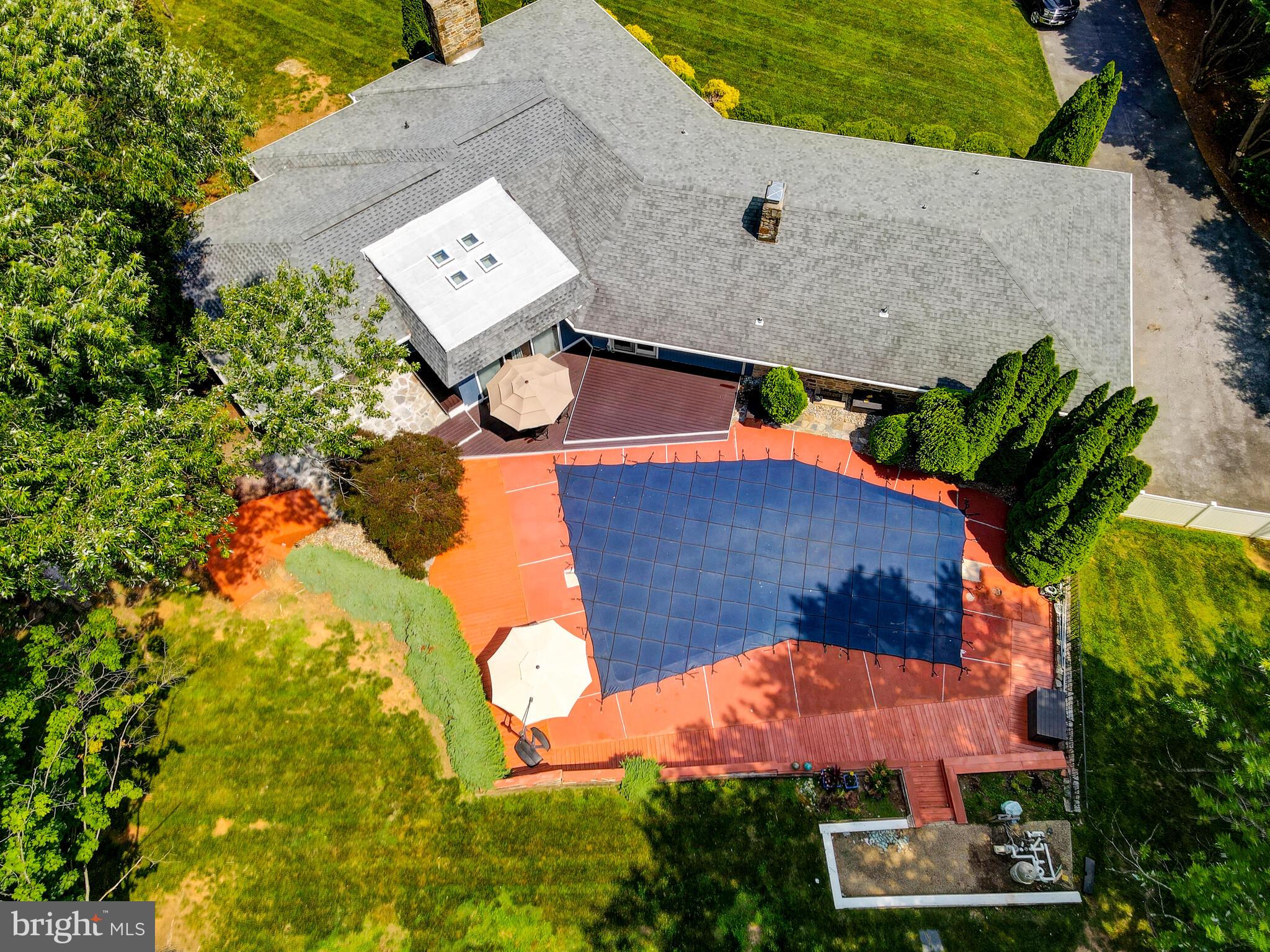 LONG QUARTER - Residential