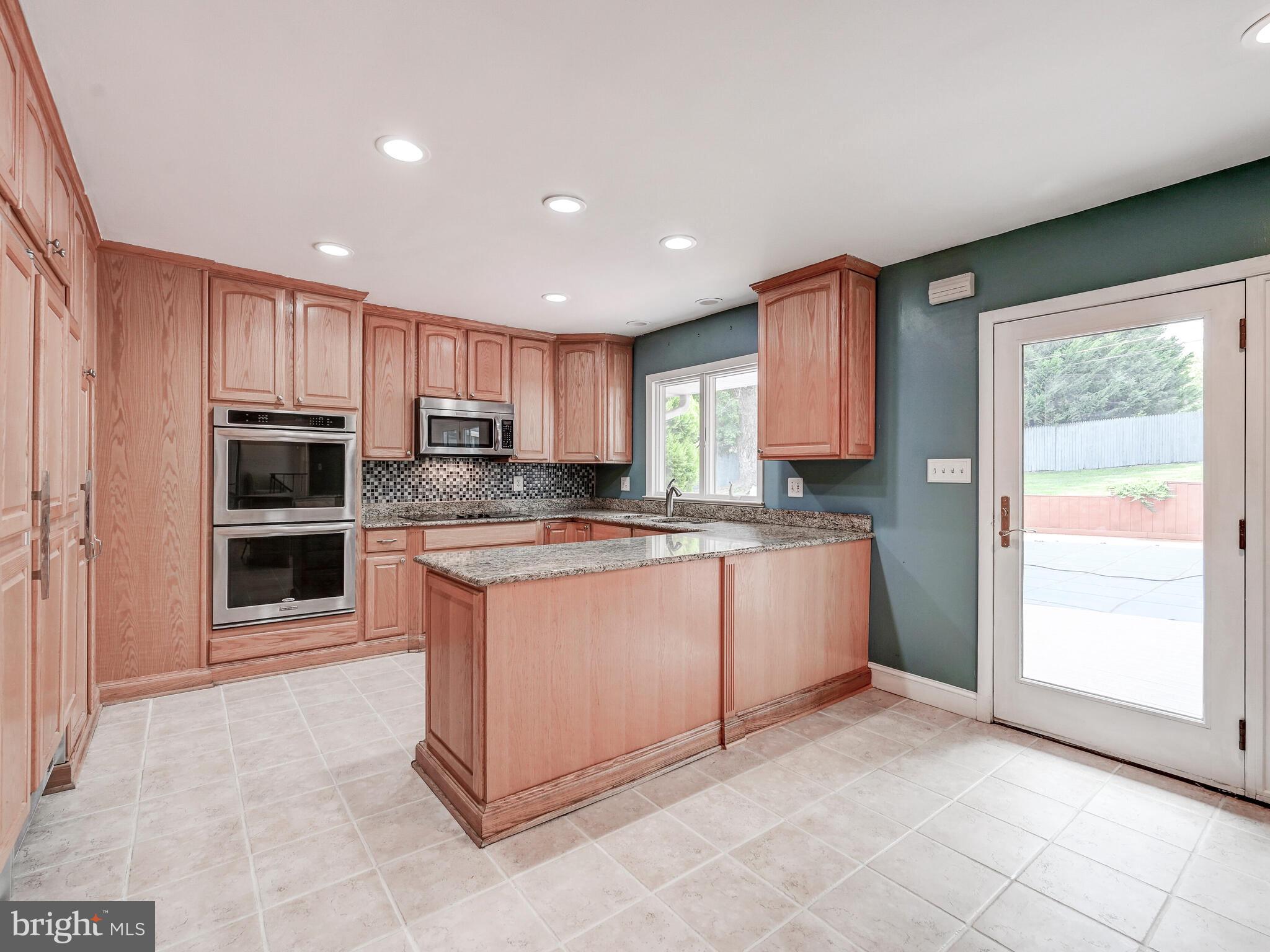 LONG QUARTER - Residential