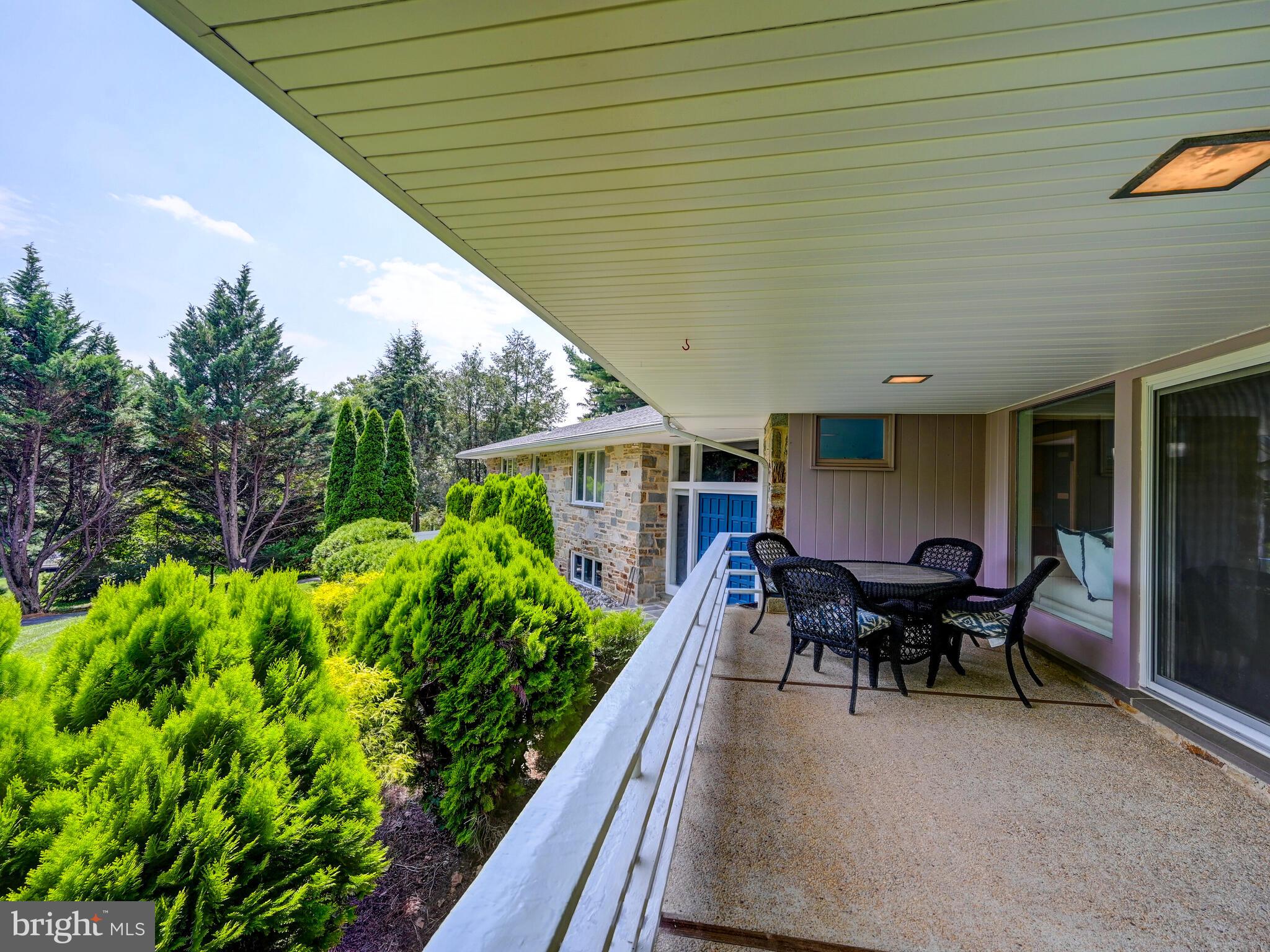 LONG QUARTER - Residential