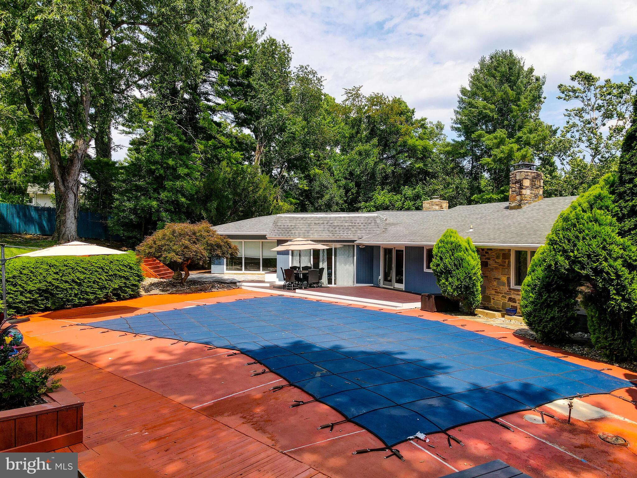 LONG QUARTER - Residential