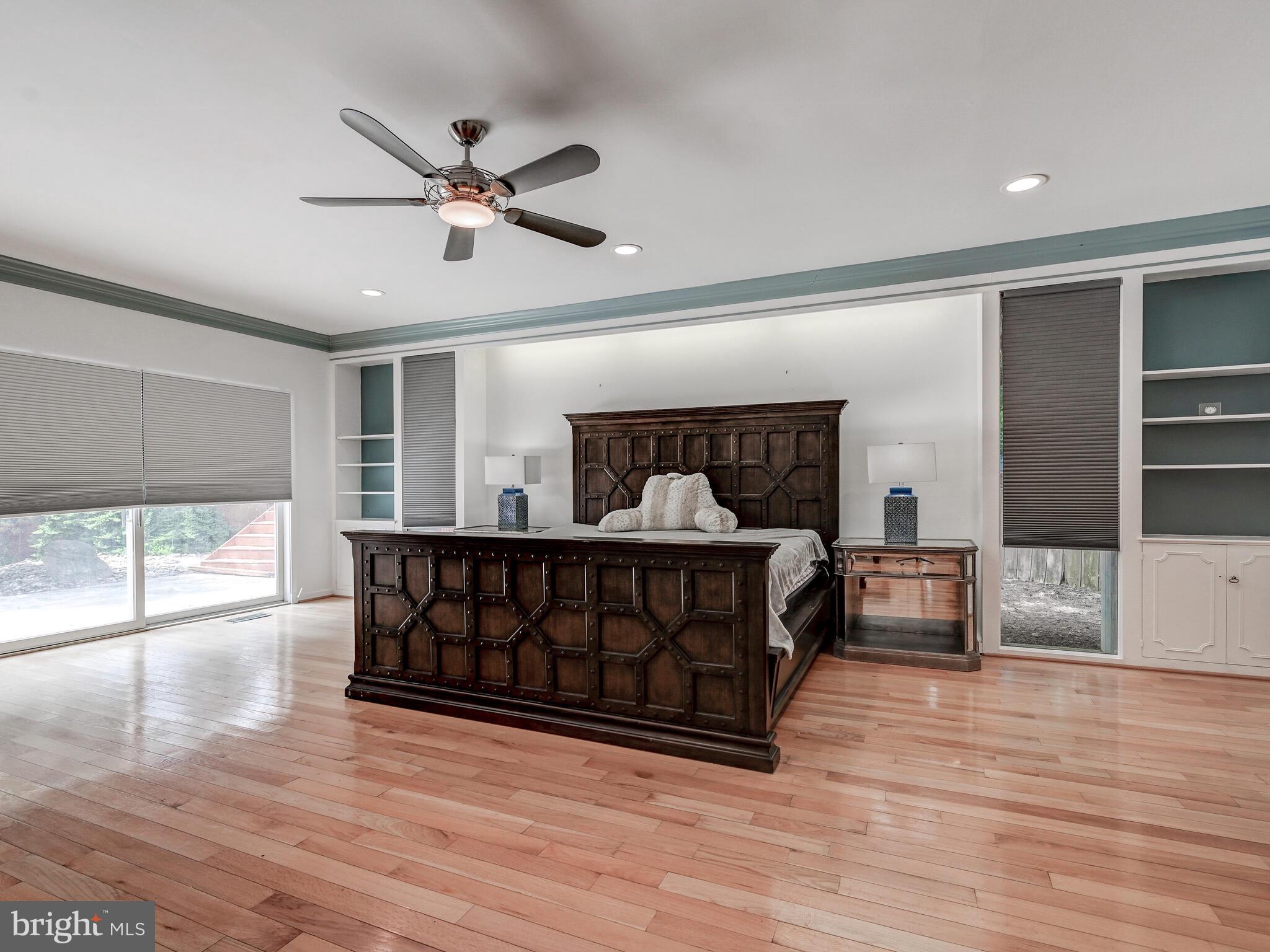 LONG QUARTER - Residential