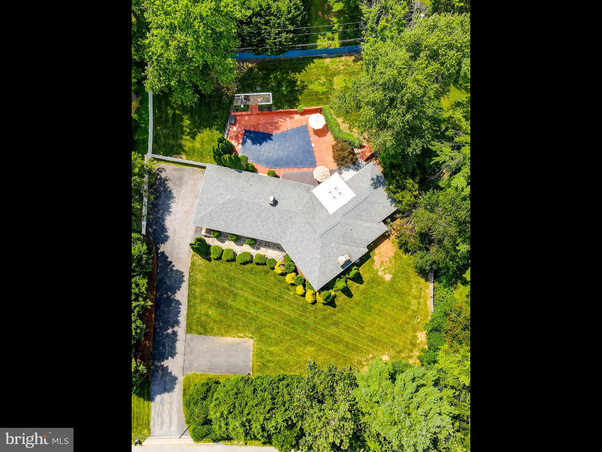 LONG QUARTER - Residential