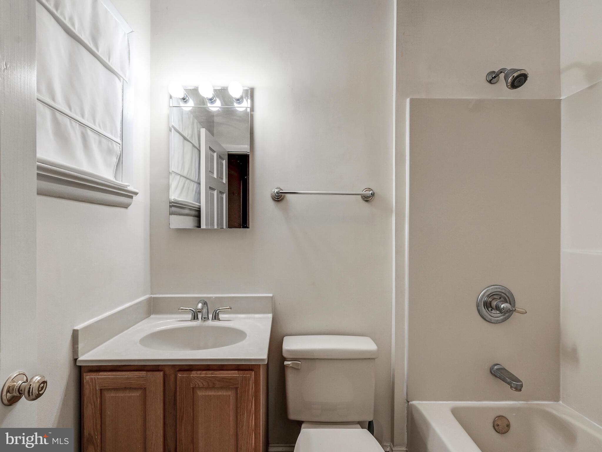 LONG QUARTER - Residential