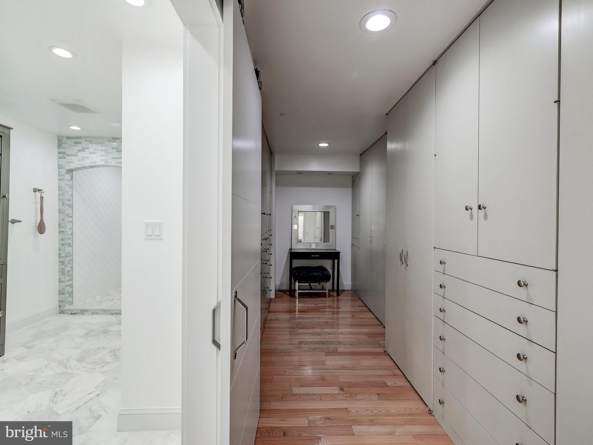 LONG QUARTER - Residential