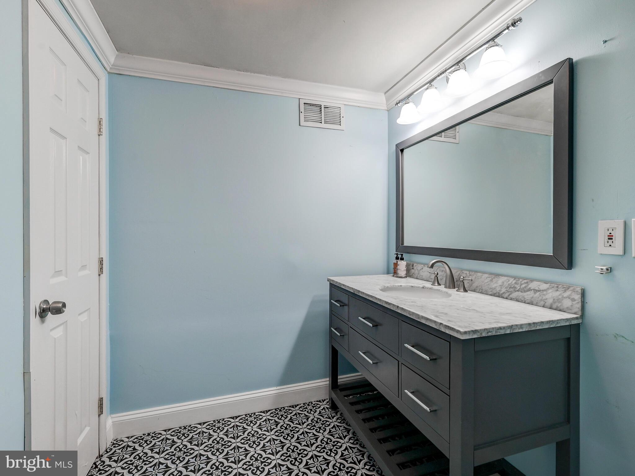 LONG QUARTER - Residential