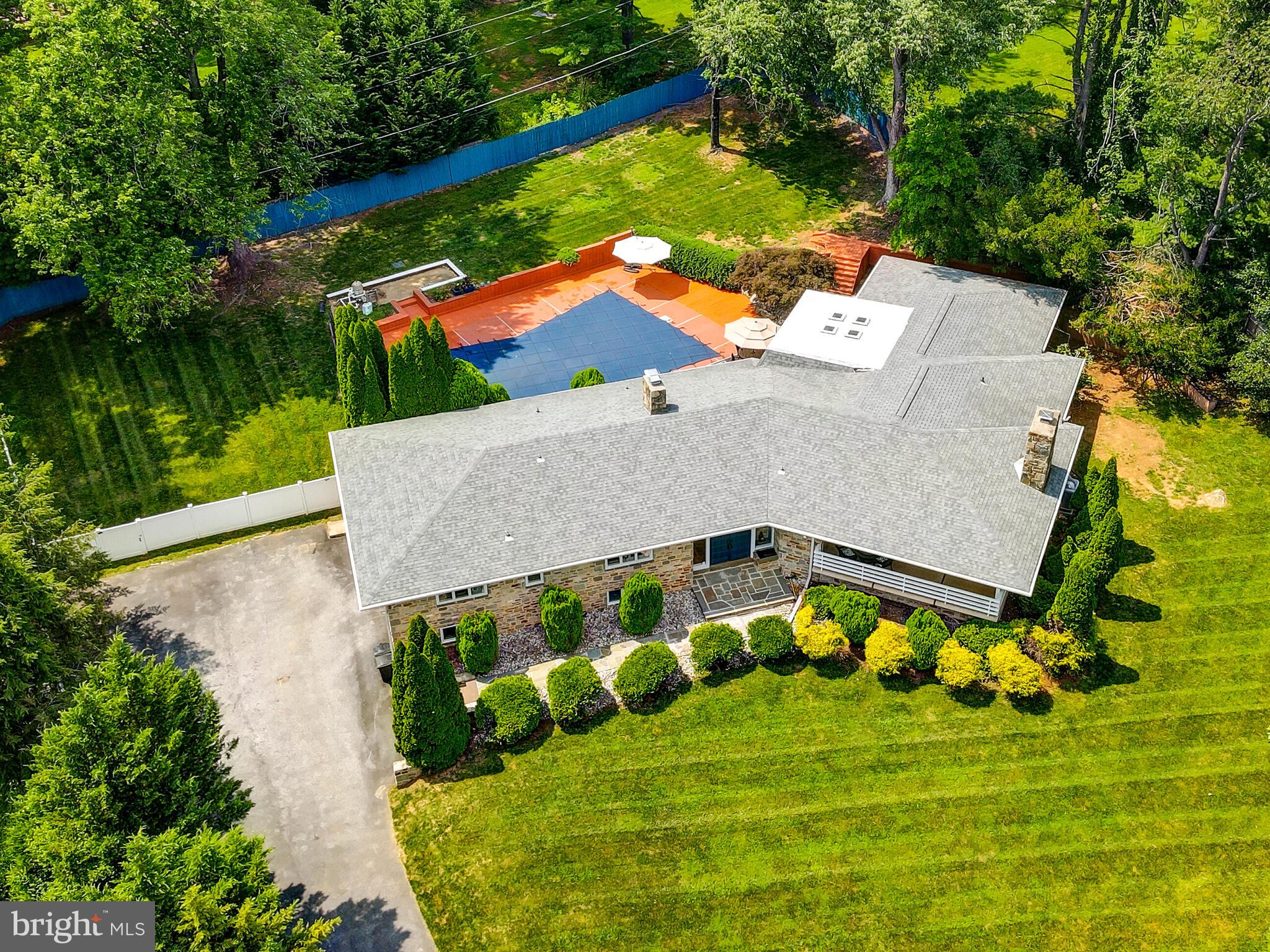 LONG QUARTER - Residential