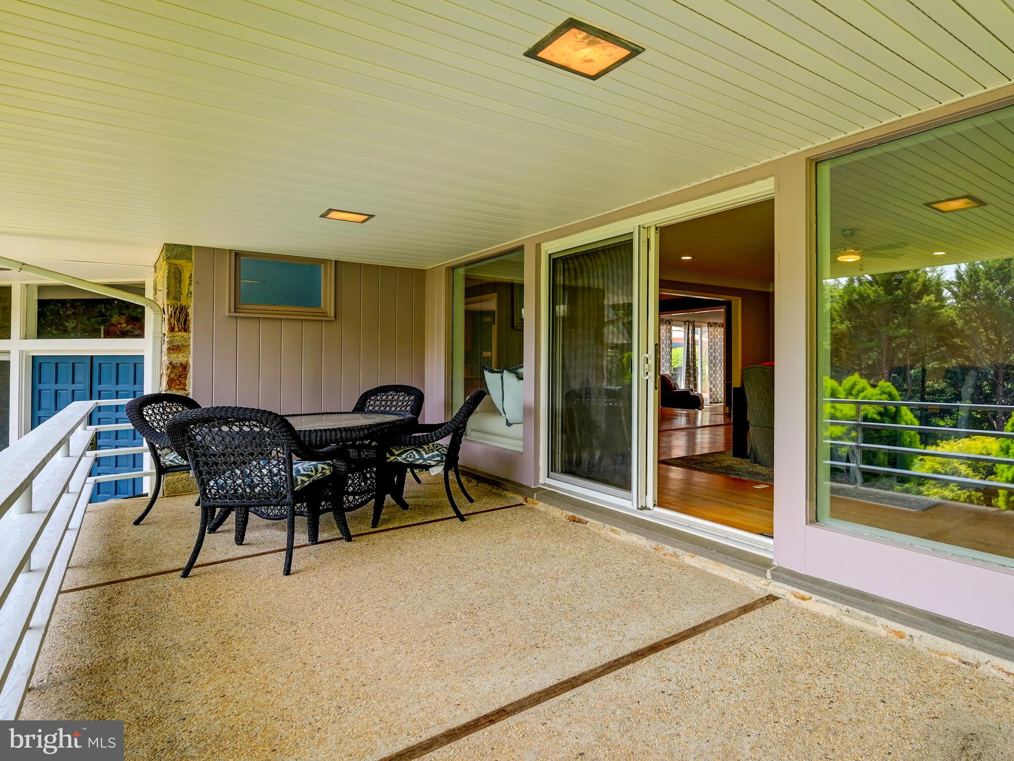 LONG QUARTER - Residential