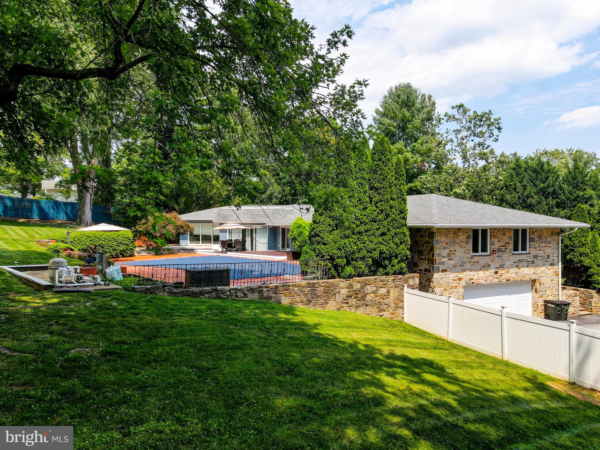 LONG QUARTER - Residential