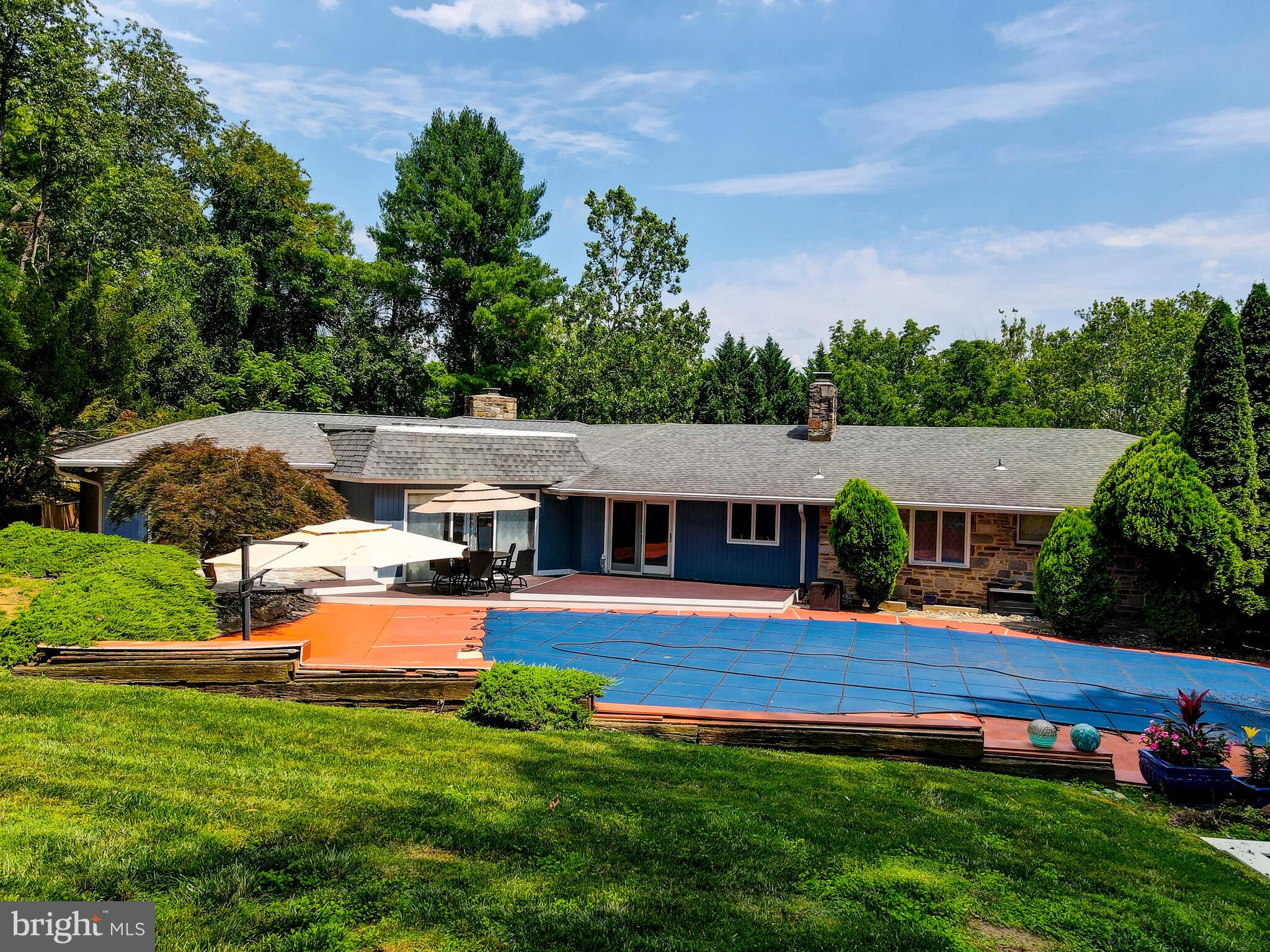 LONG QUARTER - Residential