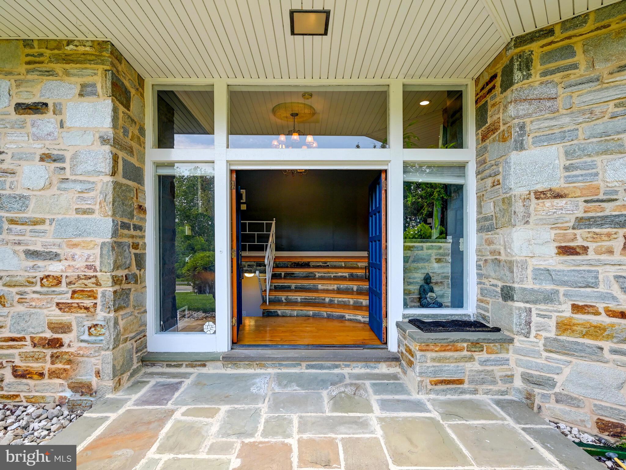 LONG QUARTER - Residential