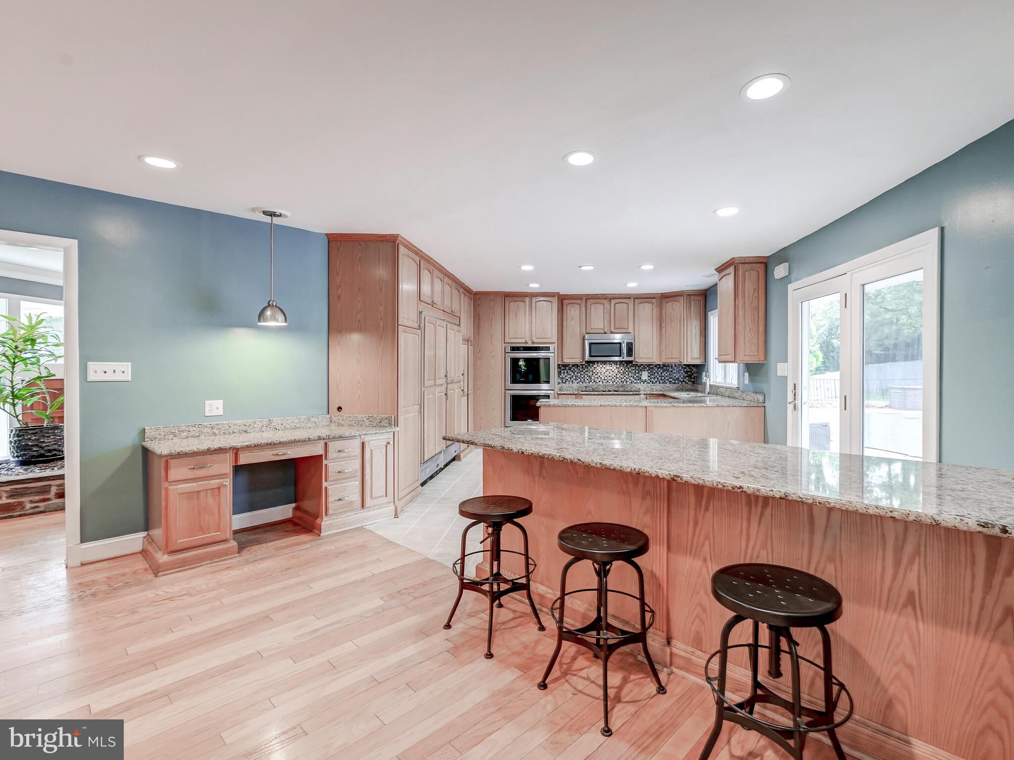 LONG QUARTER - Residential