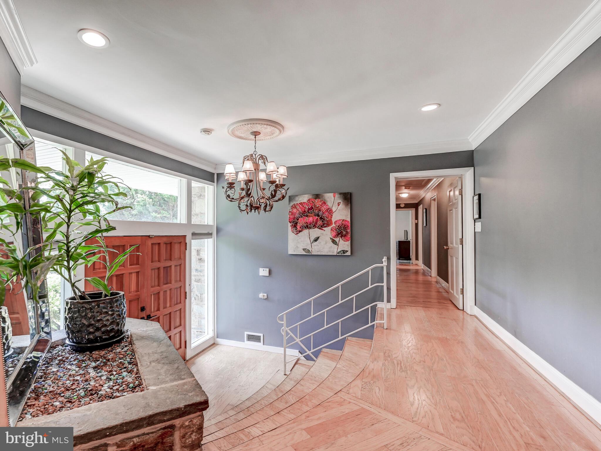 LONG QUARTER - Residential