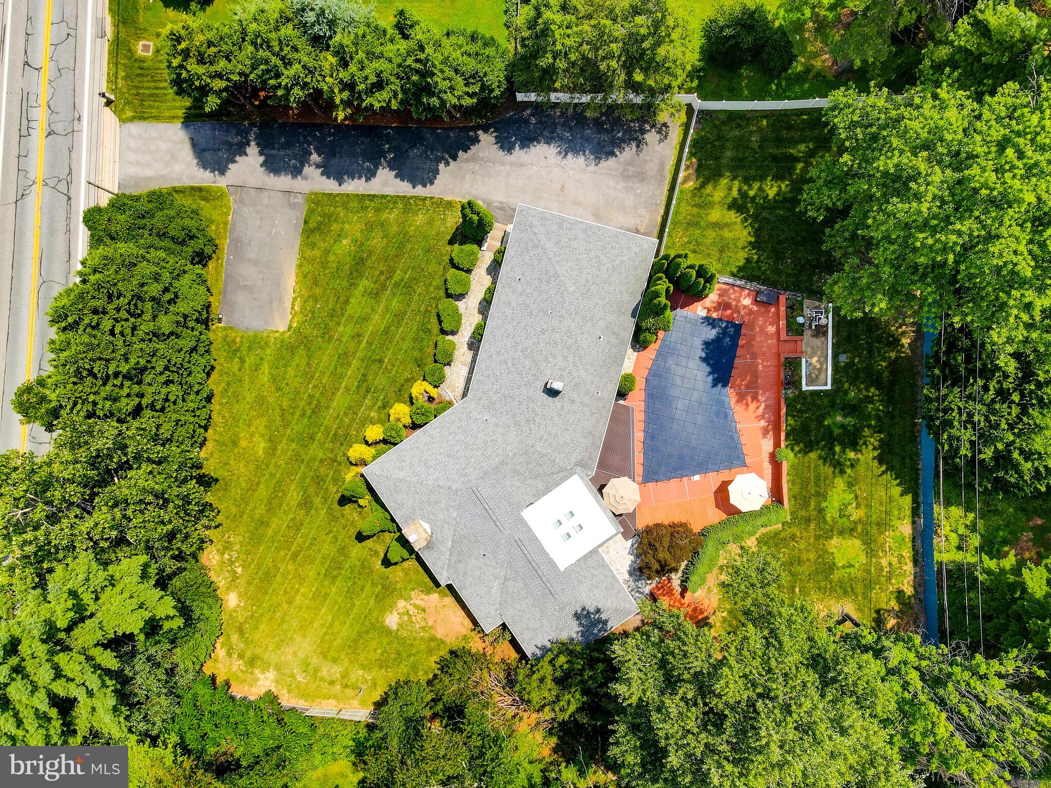 LONG QUARTER - Residential