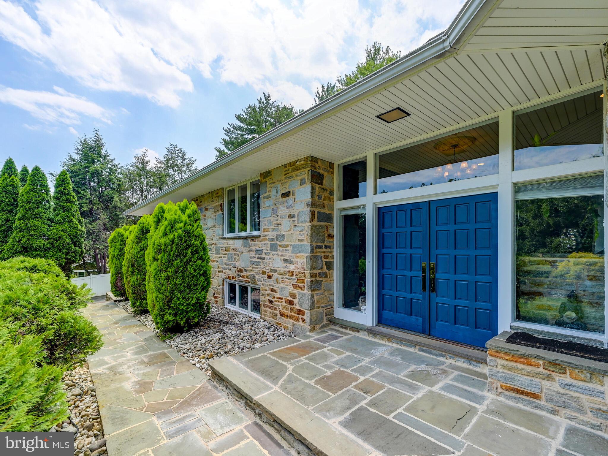 LONG QUARTER - Residential