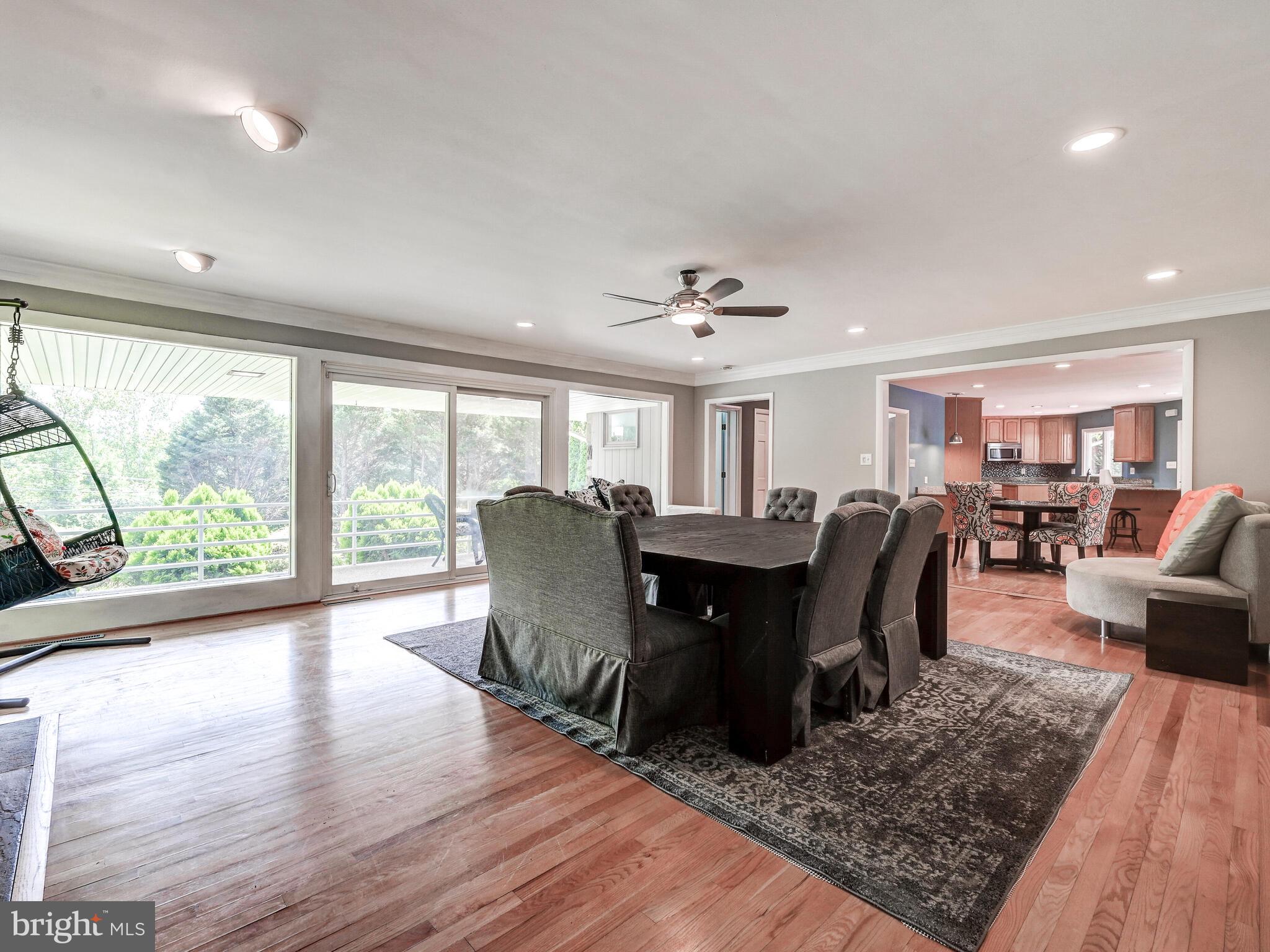 LONG QUARTER - Residential