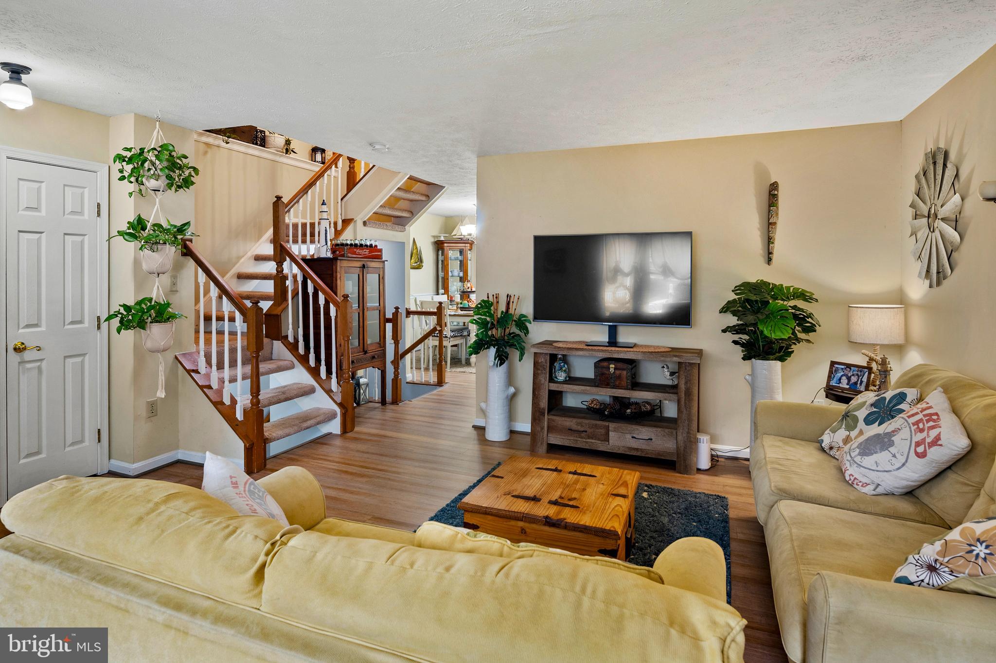 WHISPERING WOODS - Residential