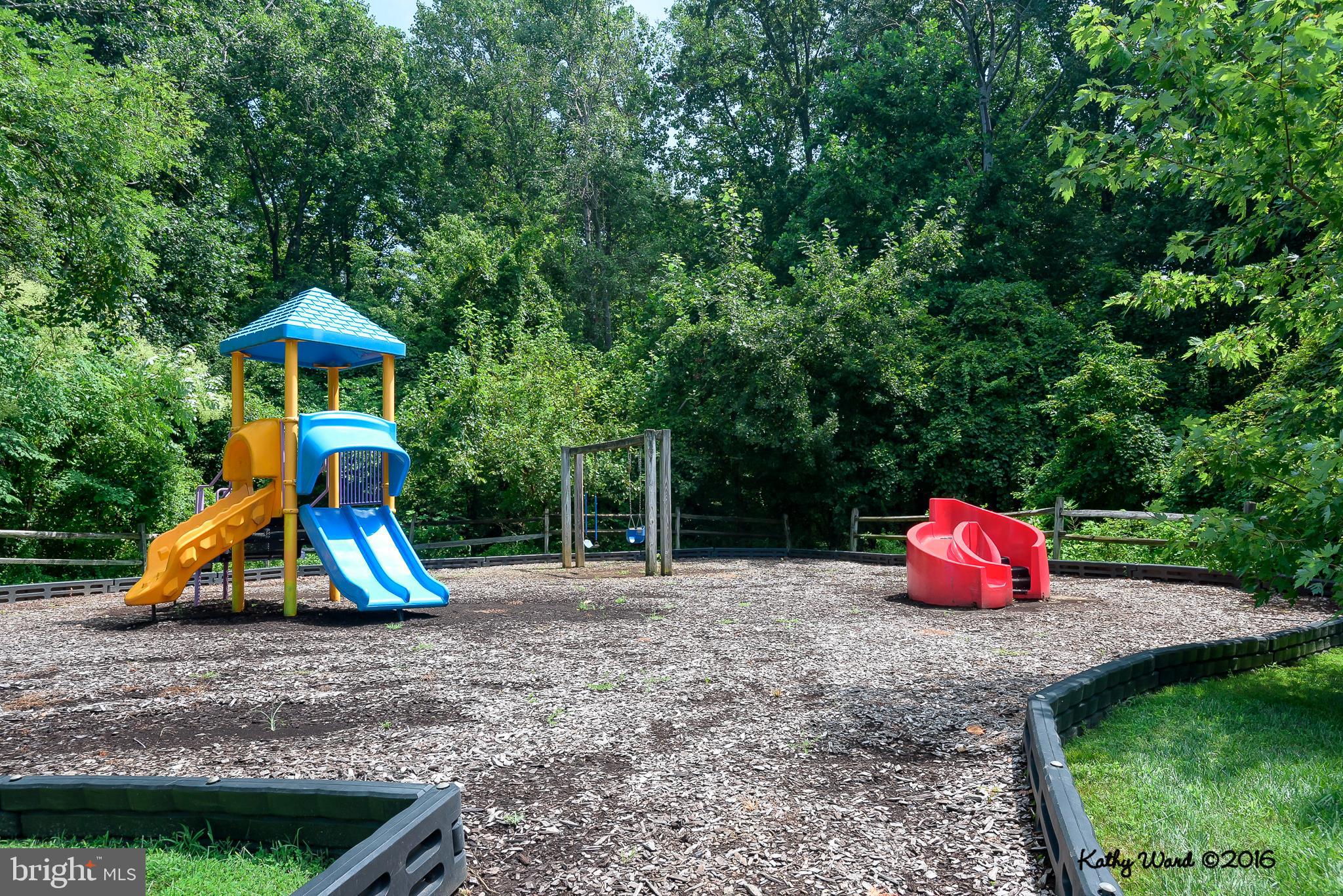 WHISPERING WOODS - Residential