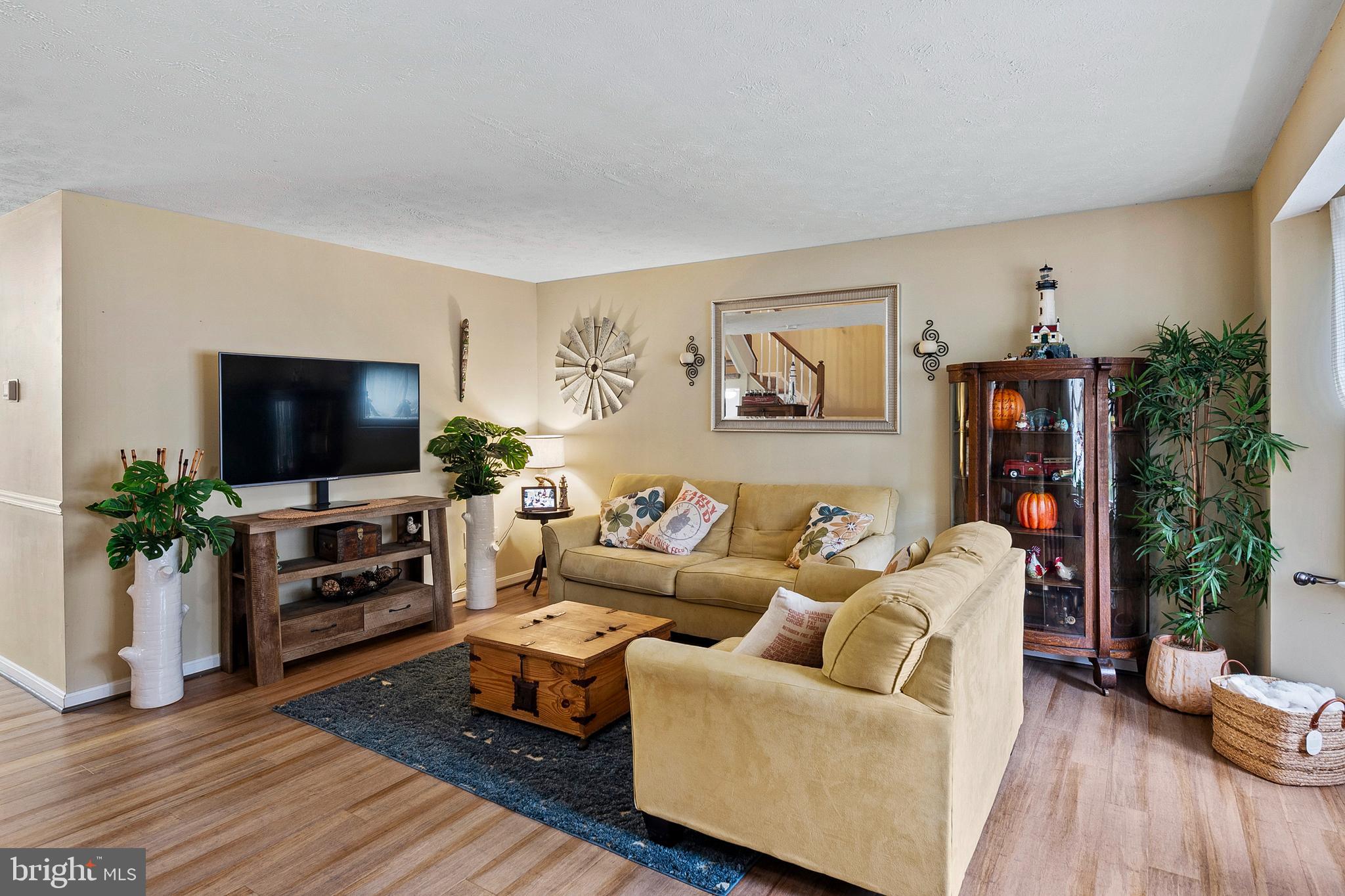 WHISPERING WOODS - Residential