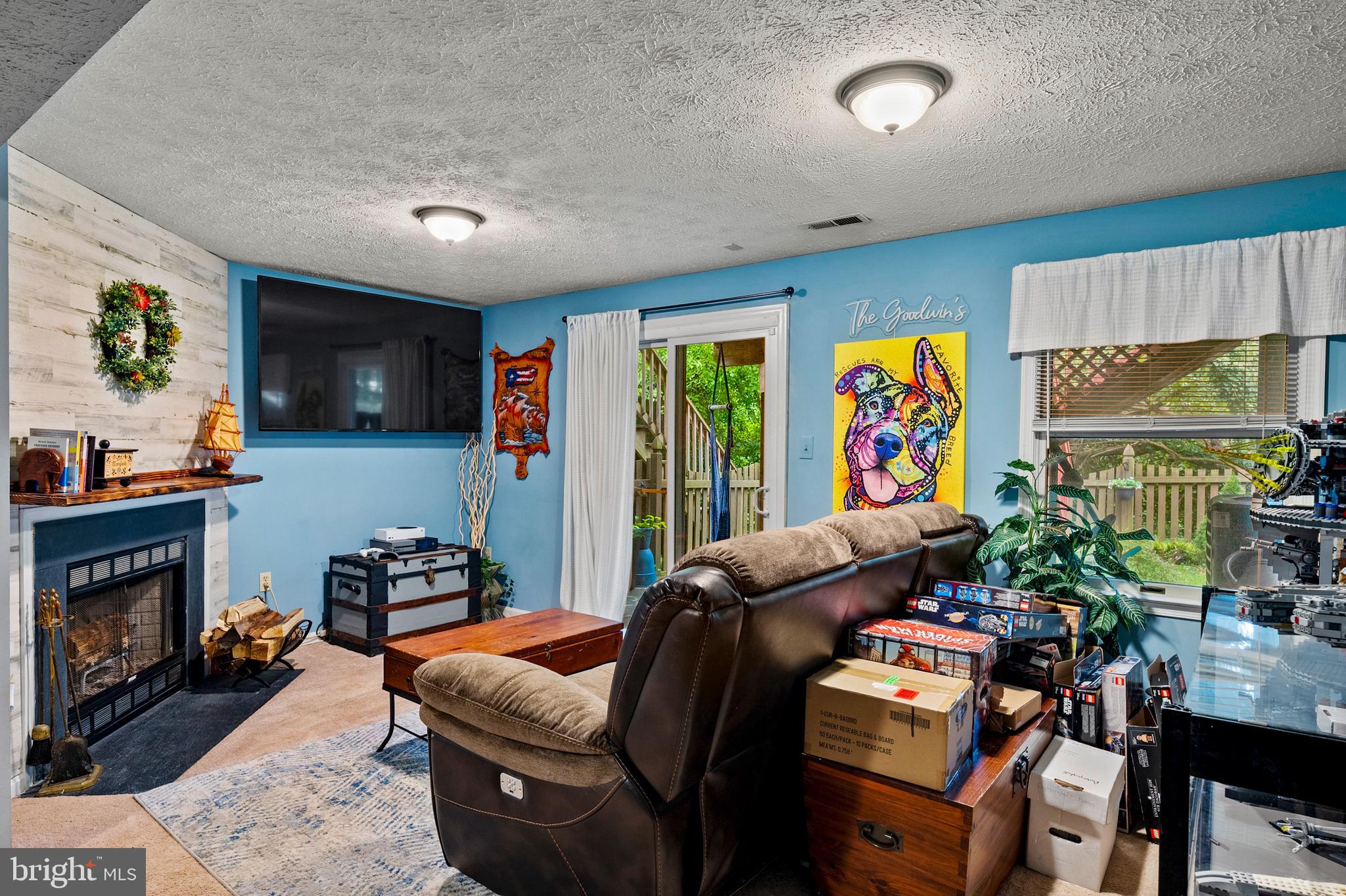 WHISPERING WOODS - Residential