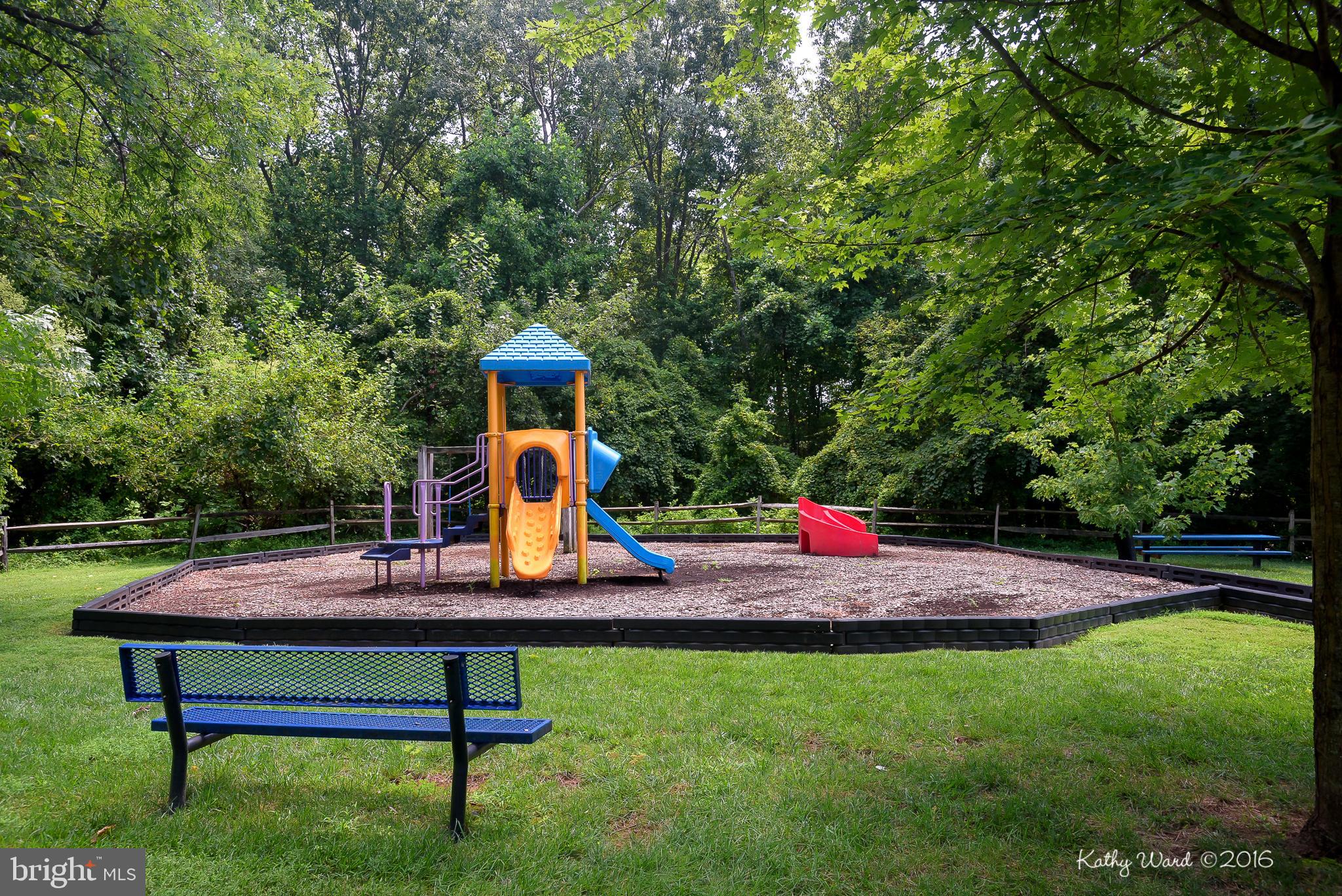 WHISPERING WOODS - Residential