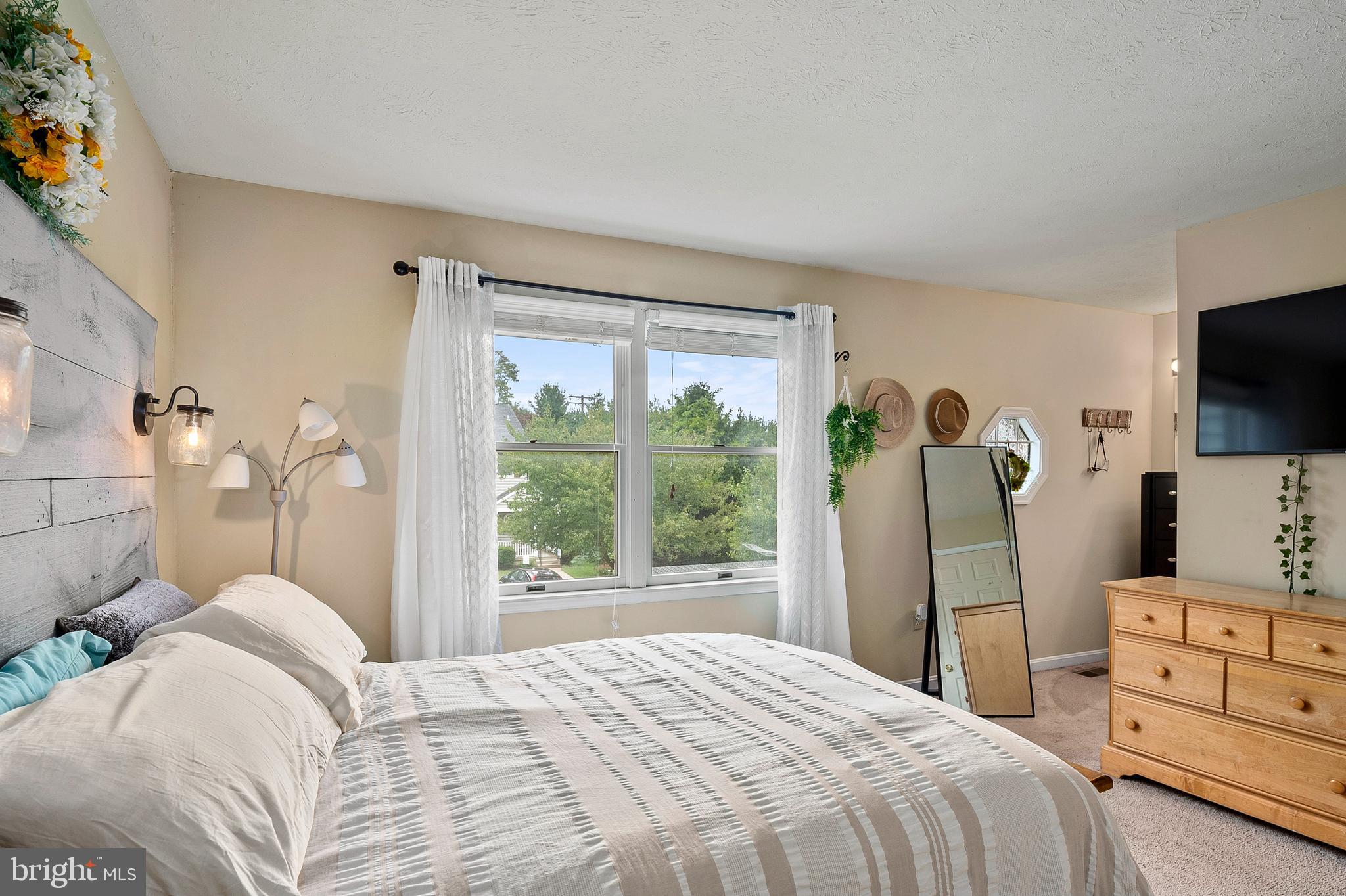 WHISPERING WOODS - Residential