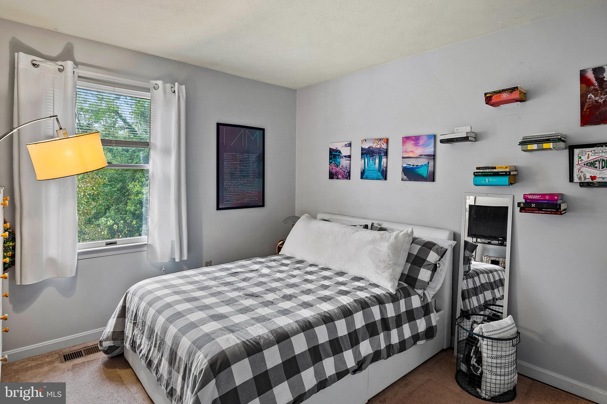 WHISPERING WOODS - Residential