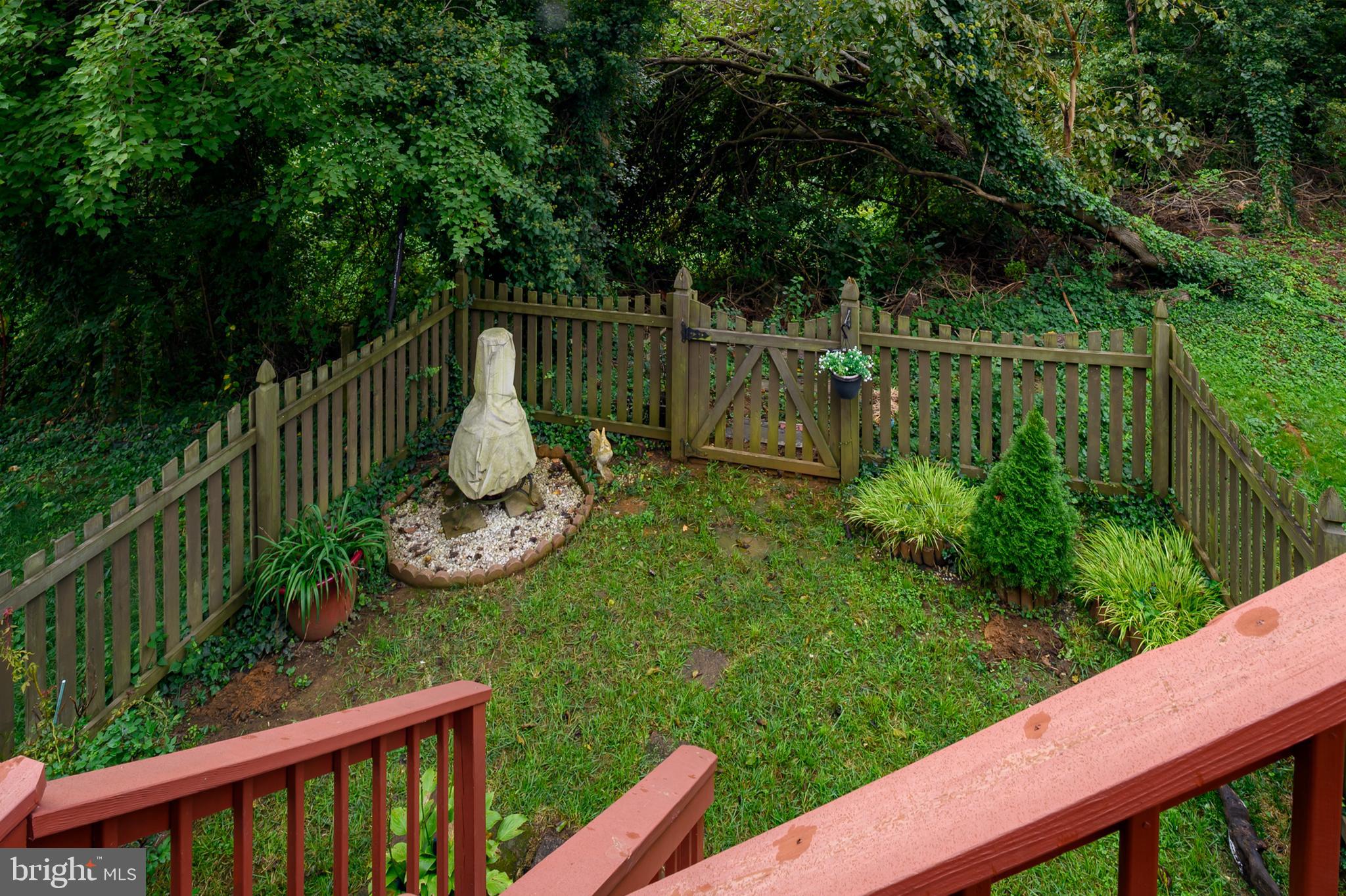 WHISPERING WOODS - Residential