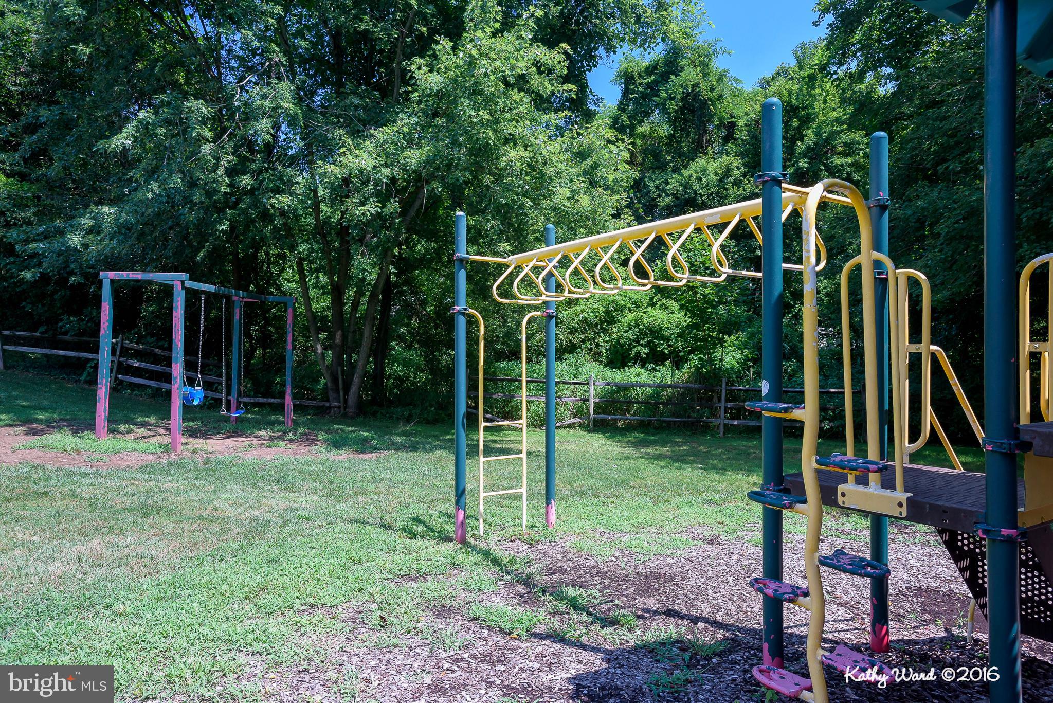 WHISPERING WOODS - Residential