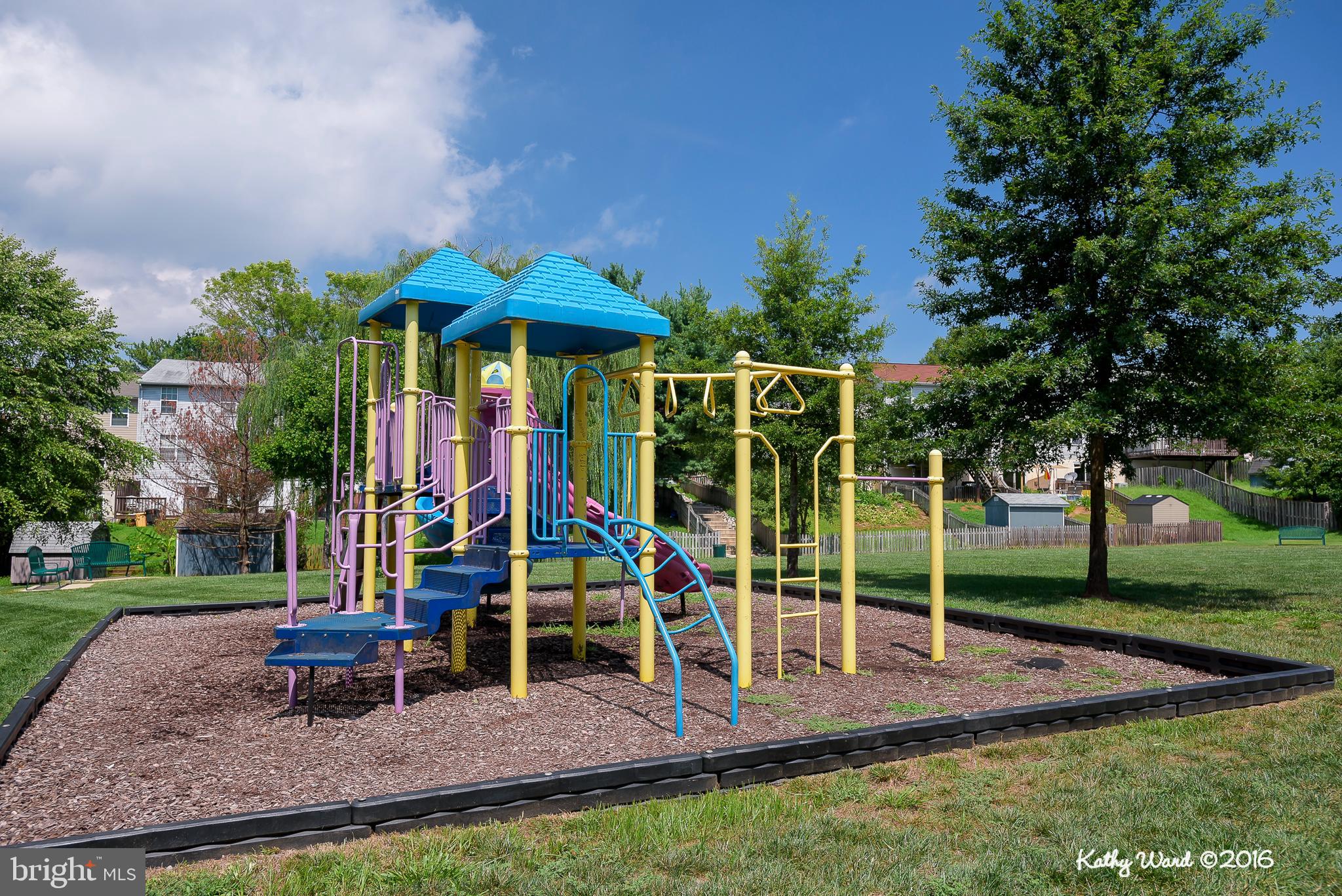 WHISPERING WOODS - Residential