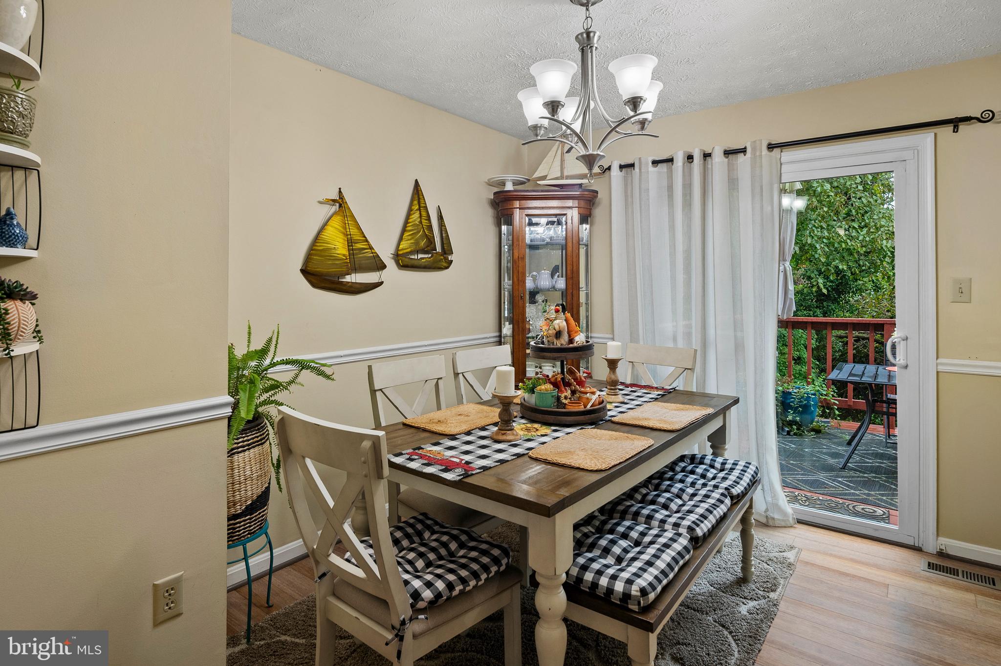 WHISPERING WOODS - Residential