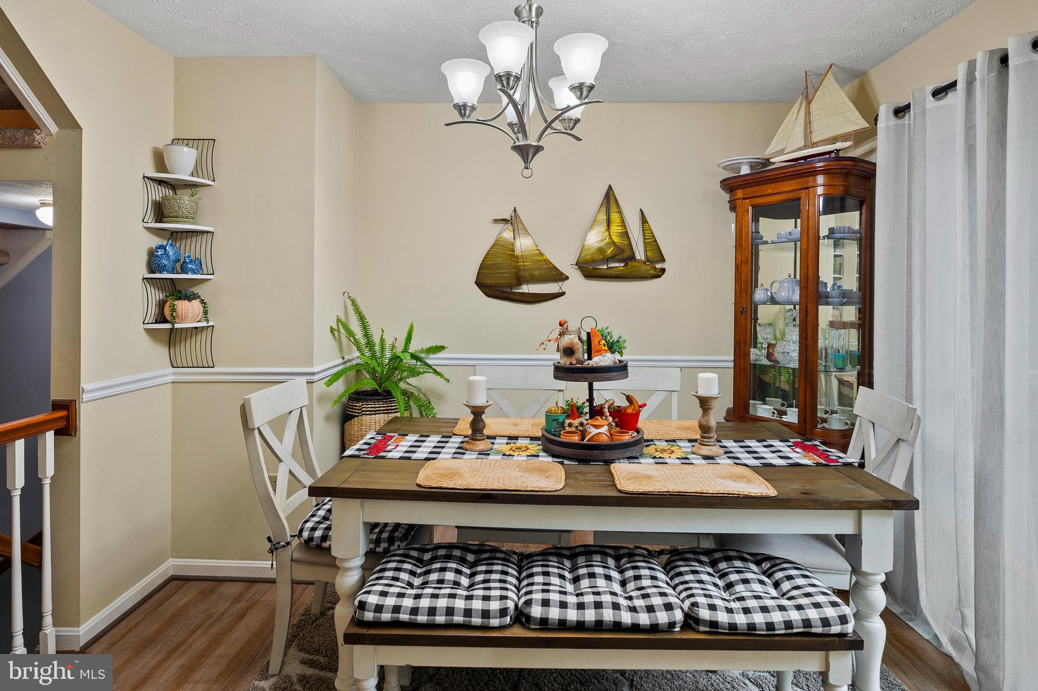 WHISPERING WOODS - Residential