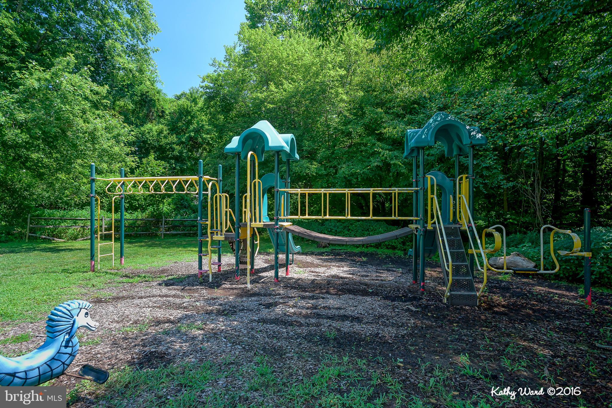 WHISPERING WOODS - Residential