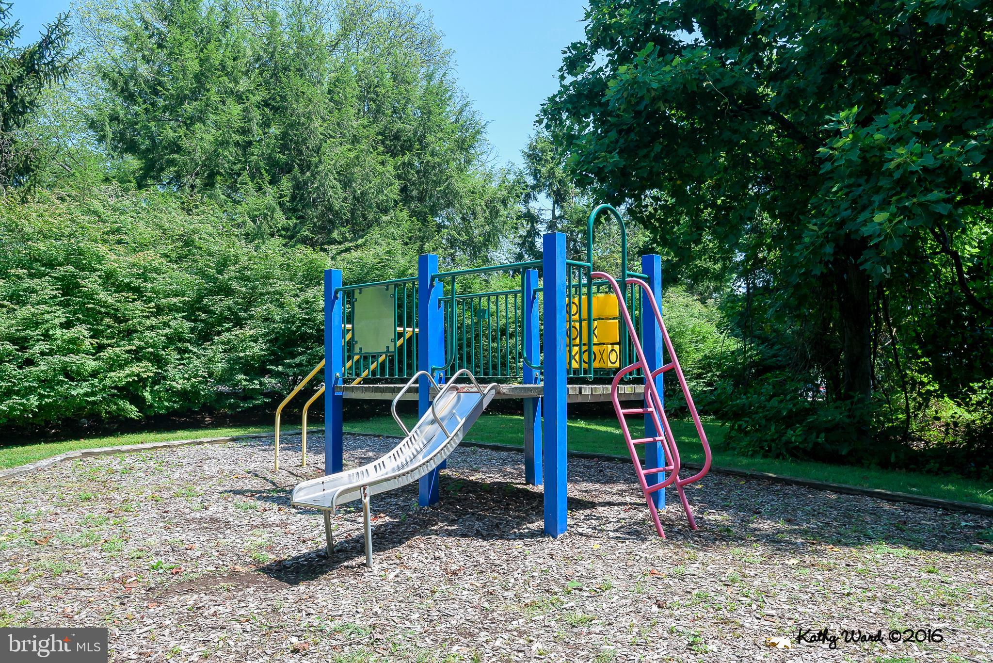 WHISPERING WOODS - Residential