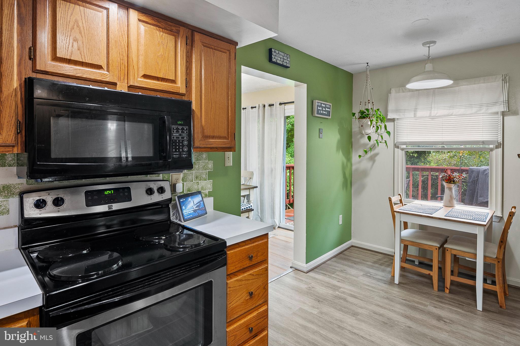 WHISPERING WOODS - Residential